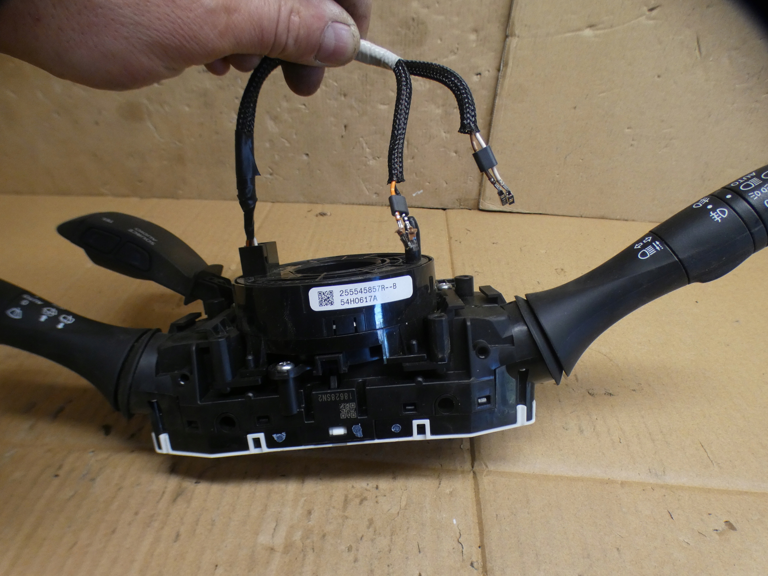 steering wheel levers and controls PAJAK ring RENAULT KADJAR 255678341R