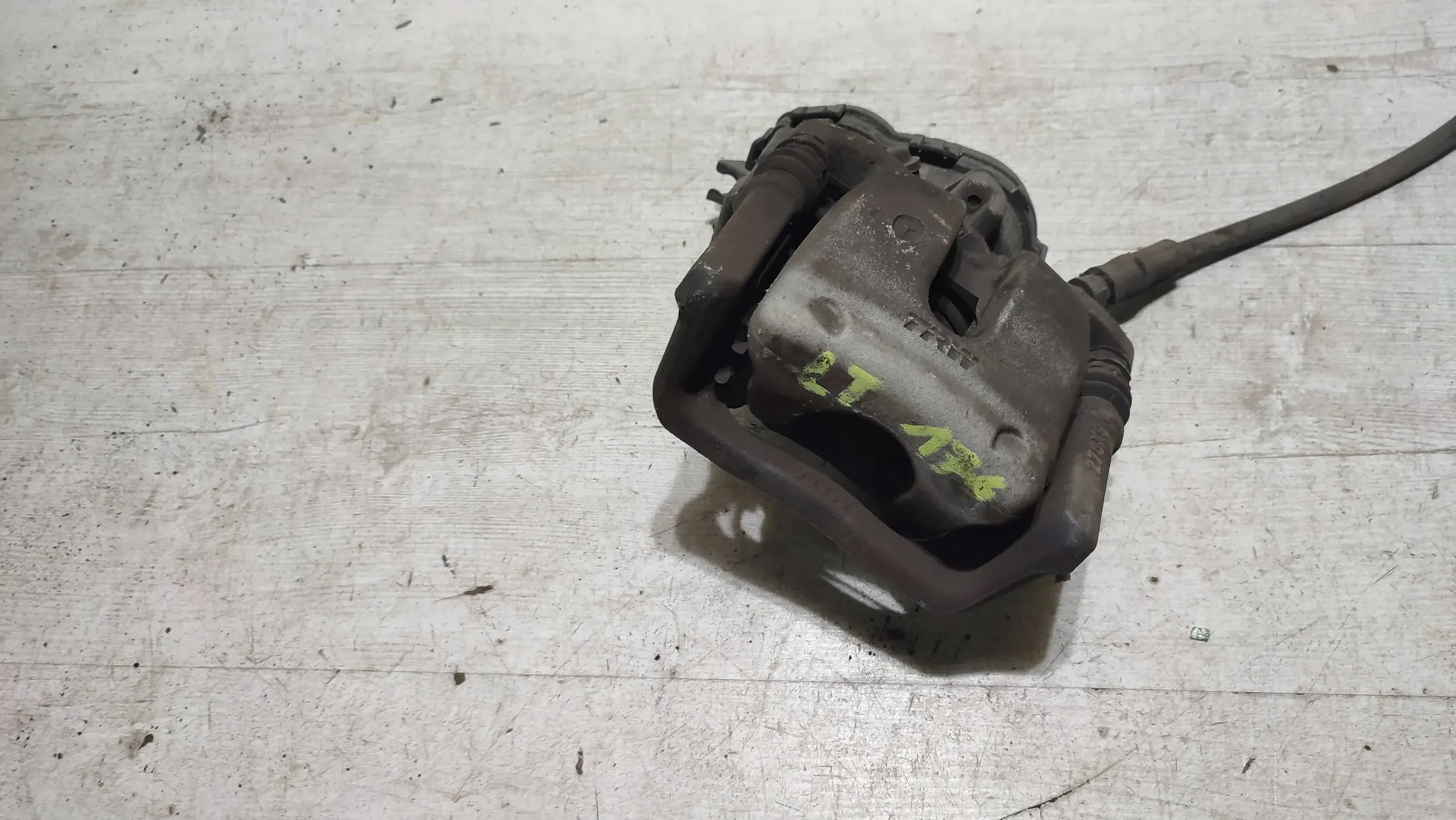 Mercedes-Benz A-classa W176 17r. 1.5cdi rear part side left caliper