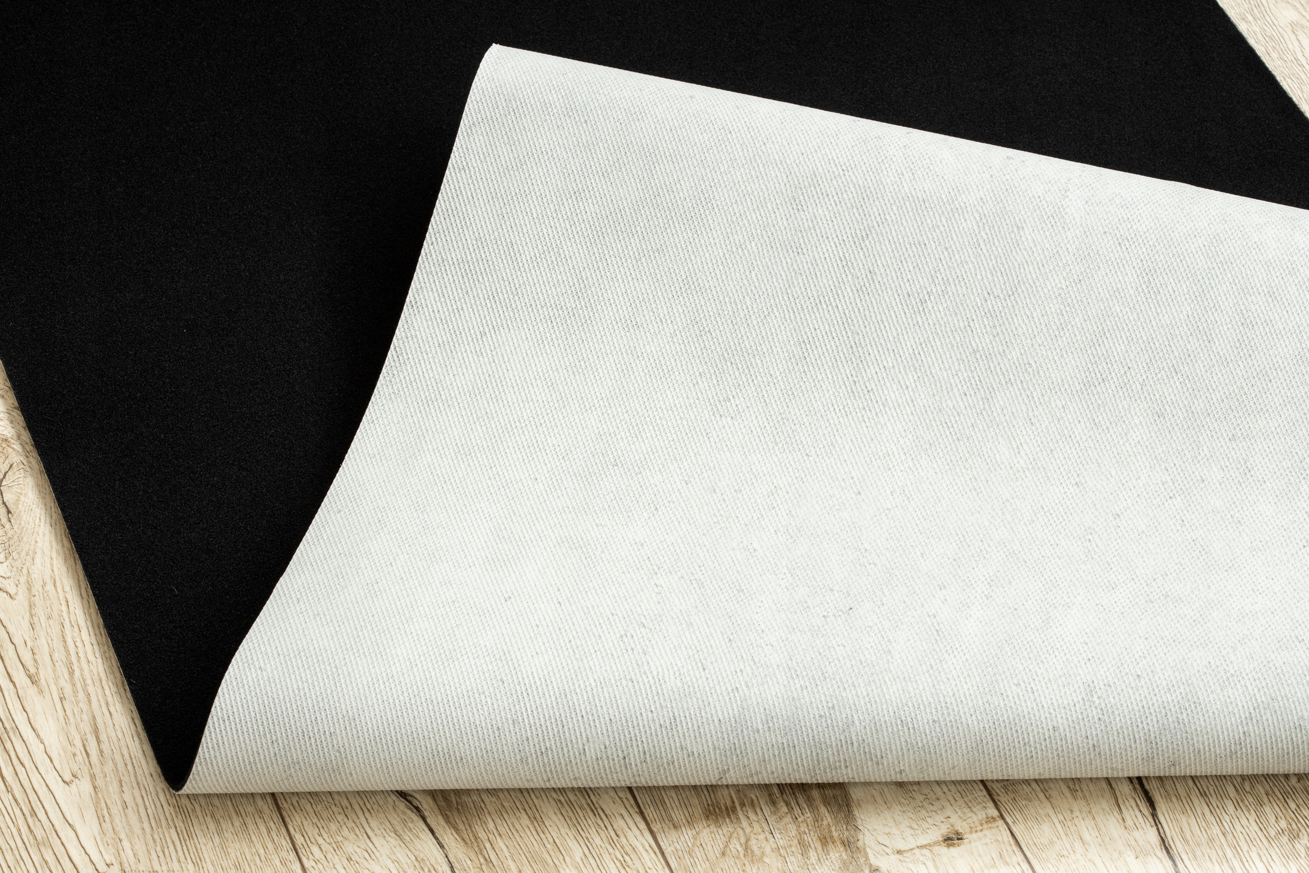 ANTYPOŚLIZGOWY DYWAN GŁADKI JEDNOLITY RUMBA 80x100 cm czarny @160602 Gramatura 1.3 kg/m²