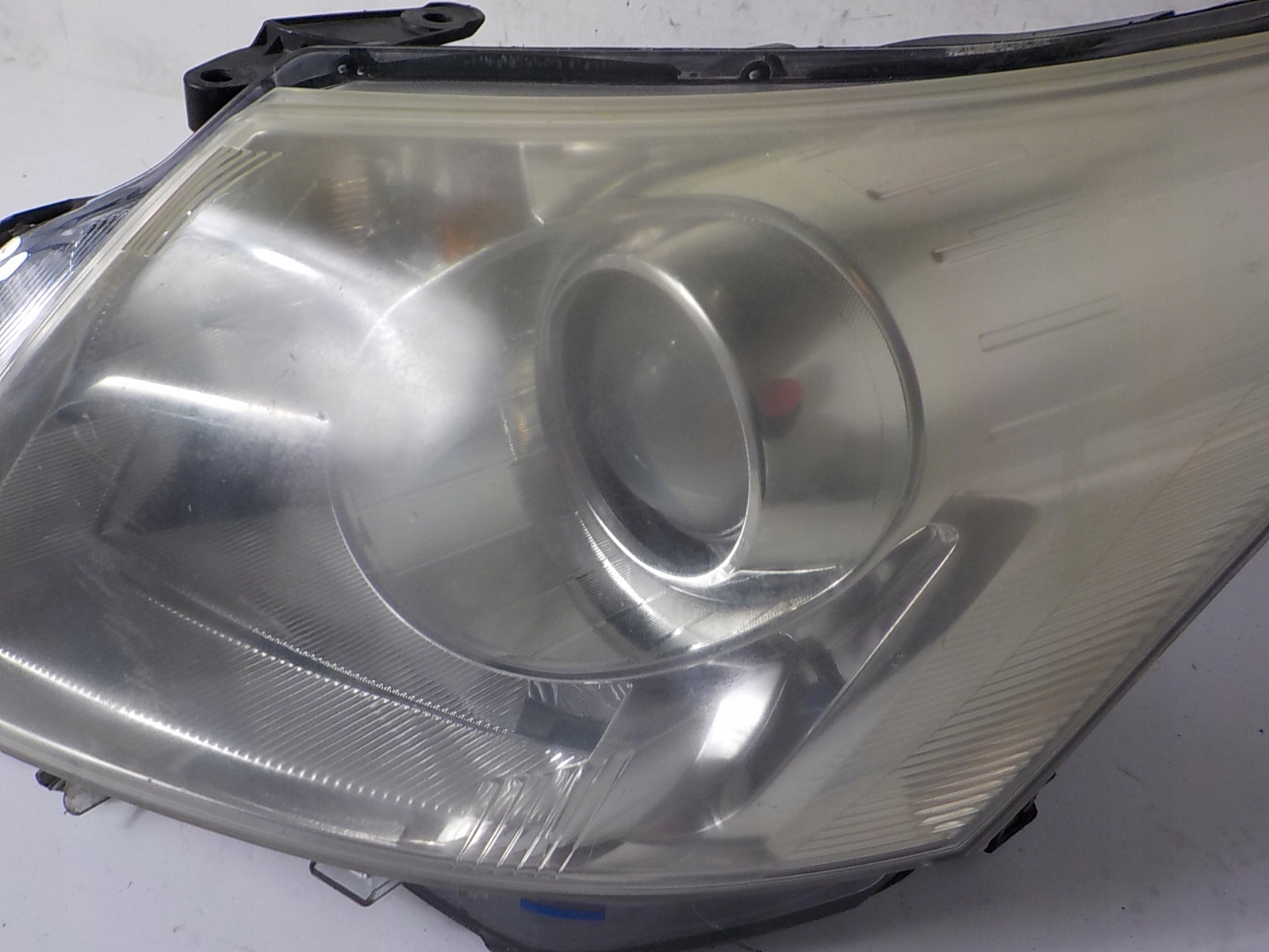 TOYOTA AVENSIS III T27 light left front front UK