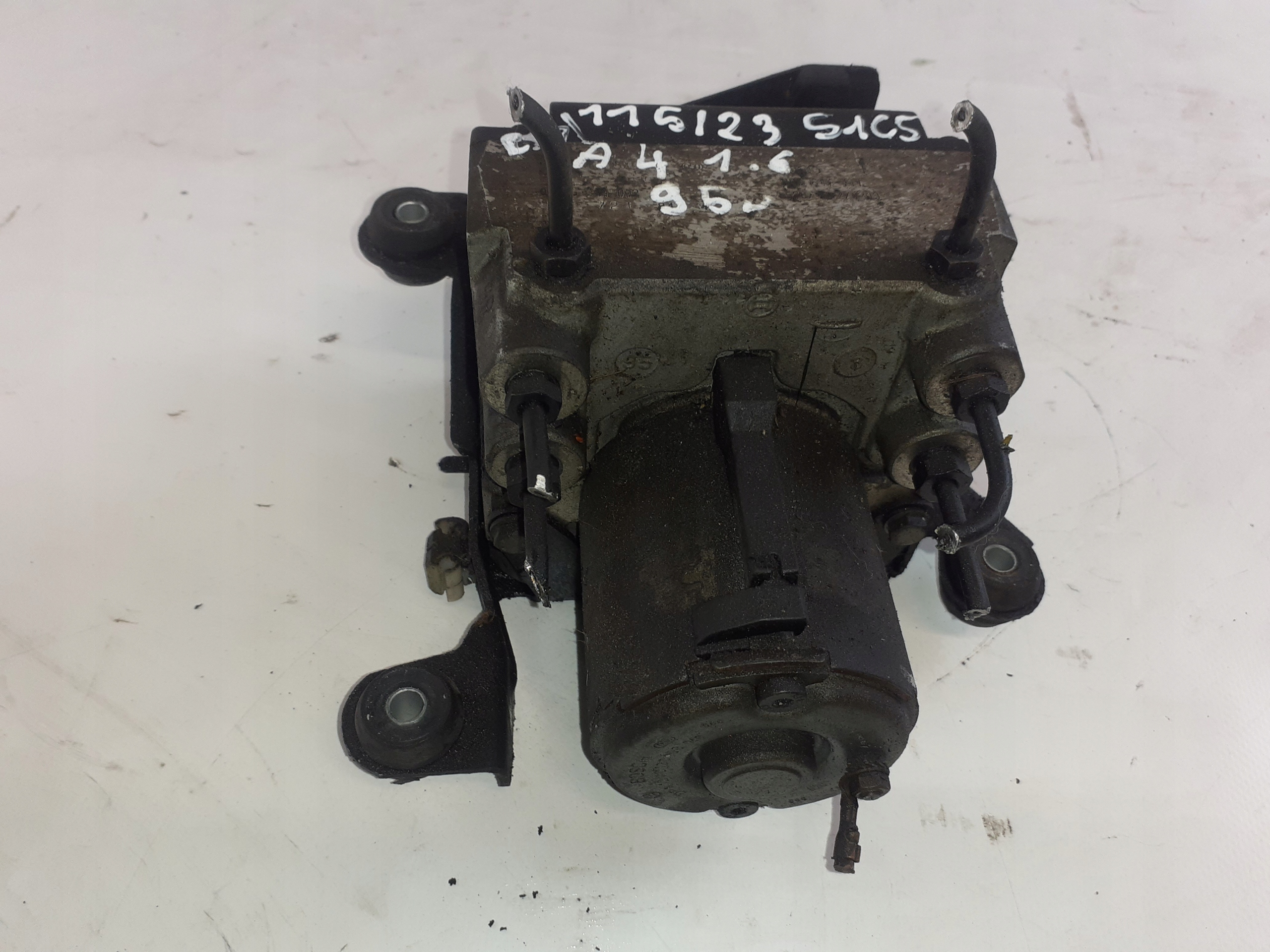 Audi A4 B5 насос ABS 8D0614111