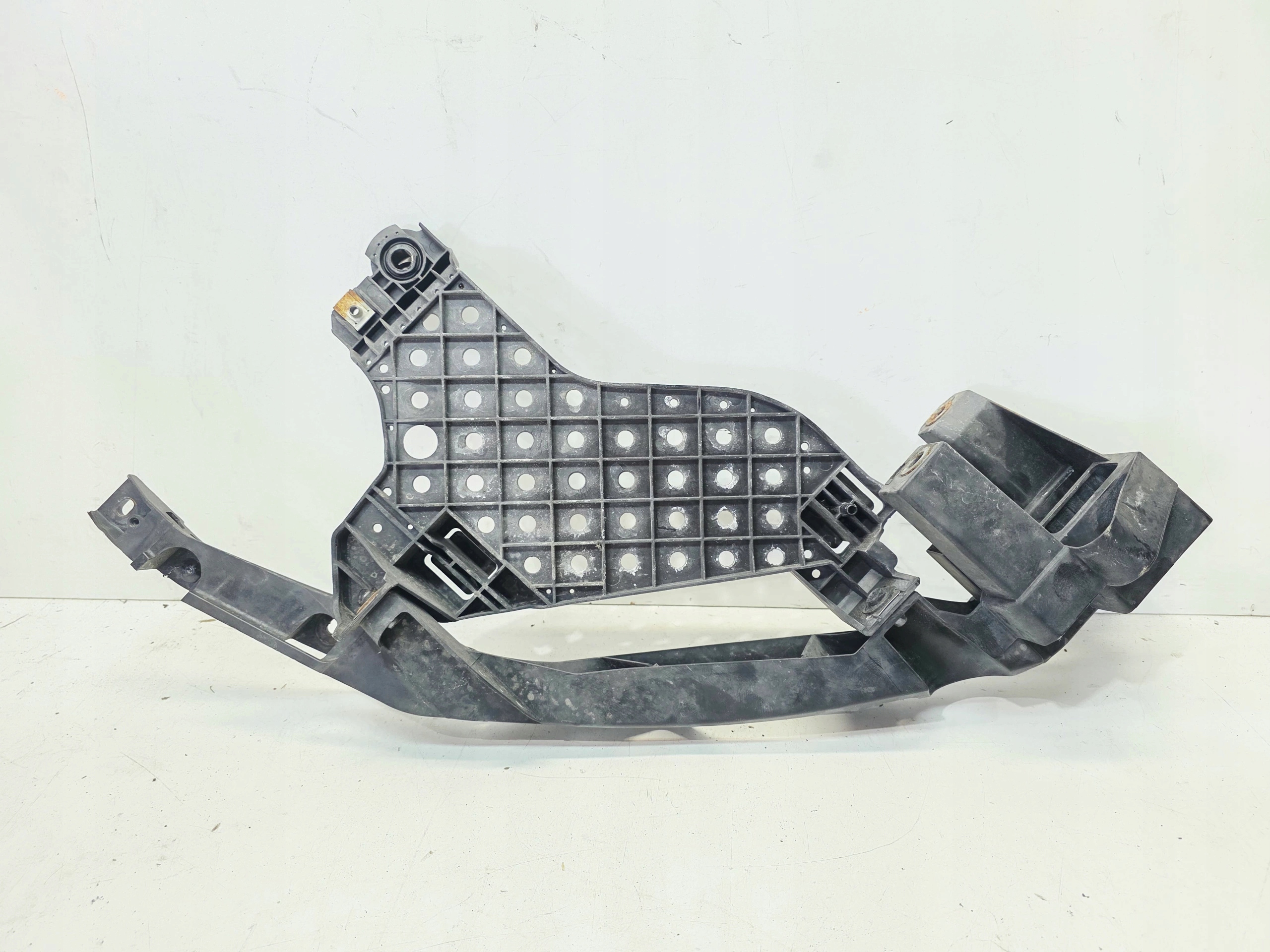 Support Support plaque REFLEKTORA Gauche Avant AUDI Q3 8U 8U0805607A