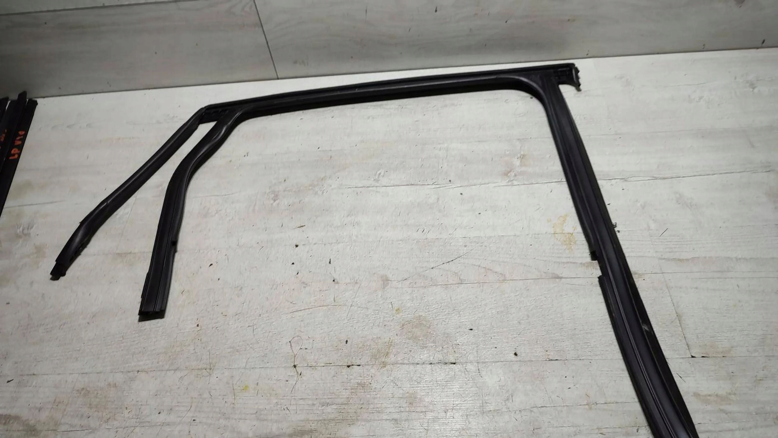 Volvo V40 2018 rear part side left gasket windows door