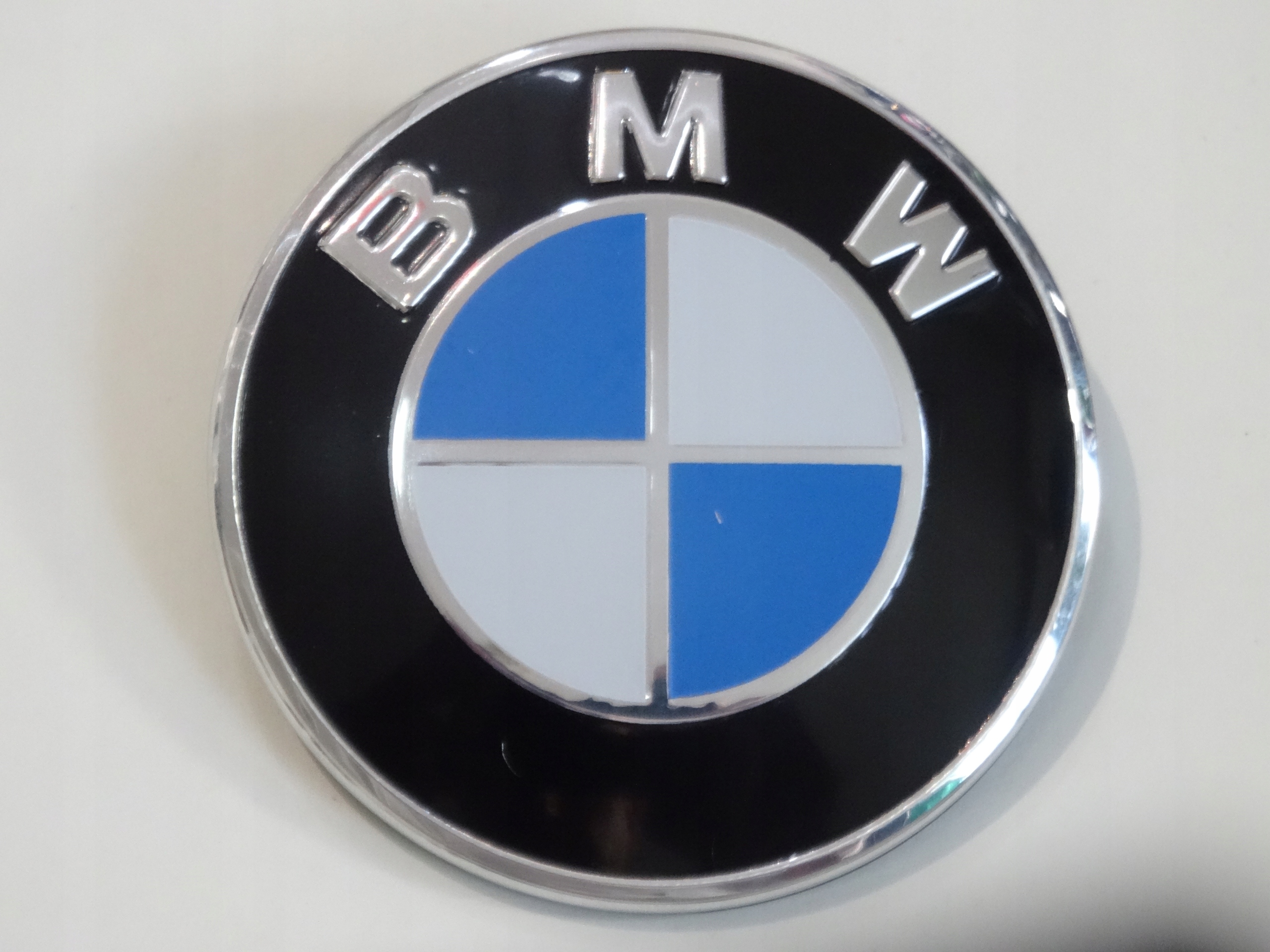 

Znaczek emblemat logo na klapę maskę Bmw 74 mm