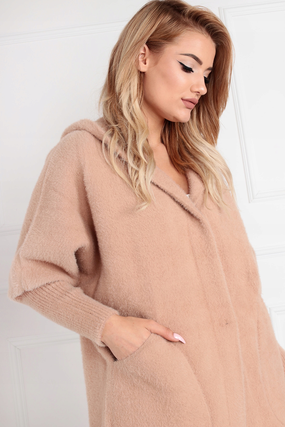 ALPAKA DAMSKA PŁASZCZ KURTKA SWETER CIEPŁA DŁUGA KAPTUR SUWAK CAMELOWY 1946 Kolor beżowy