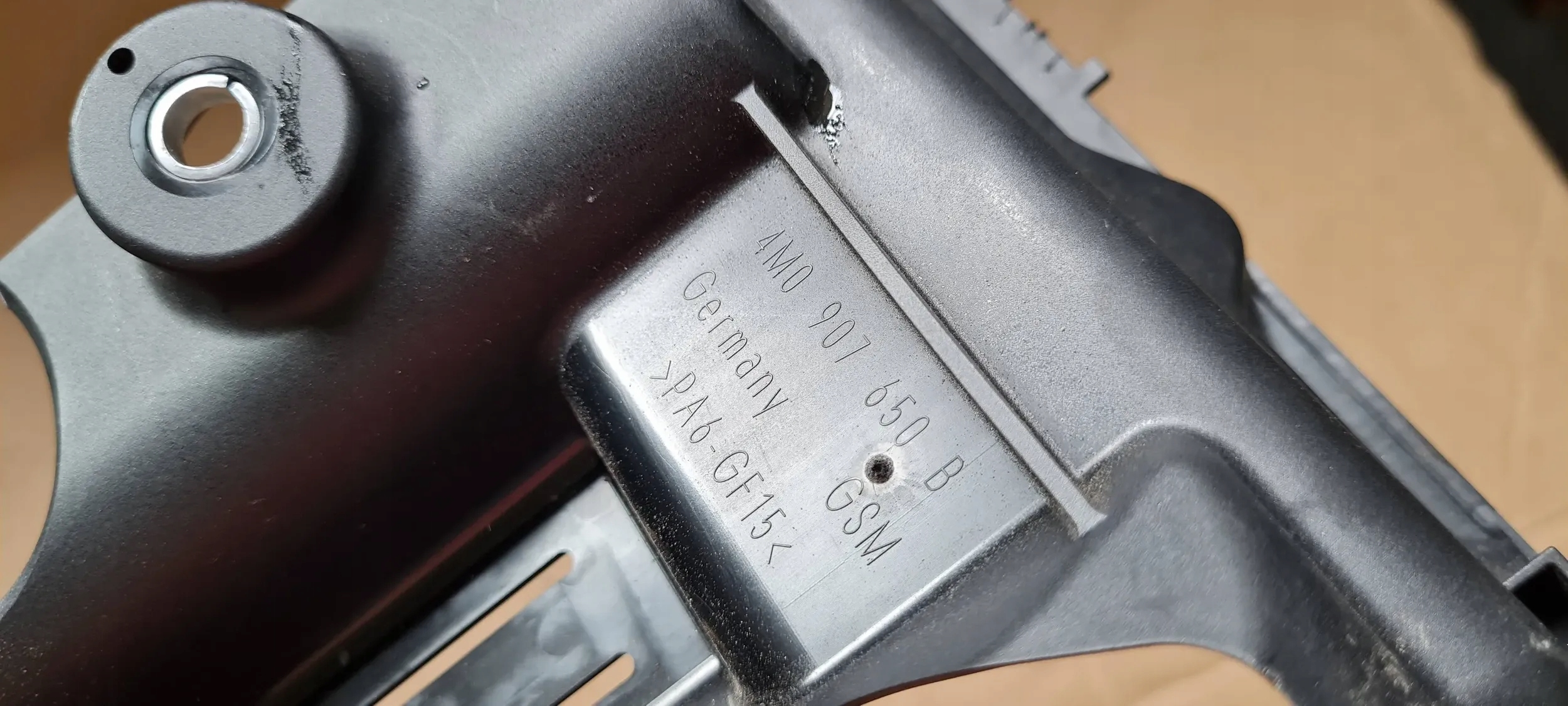 Q7 4M II bracket holder STEROWNIKA 4M0907650B