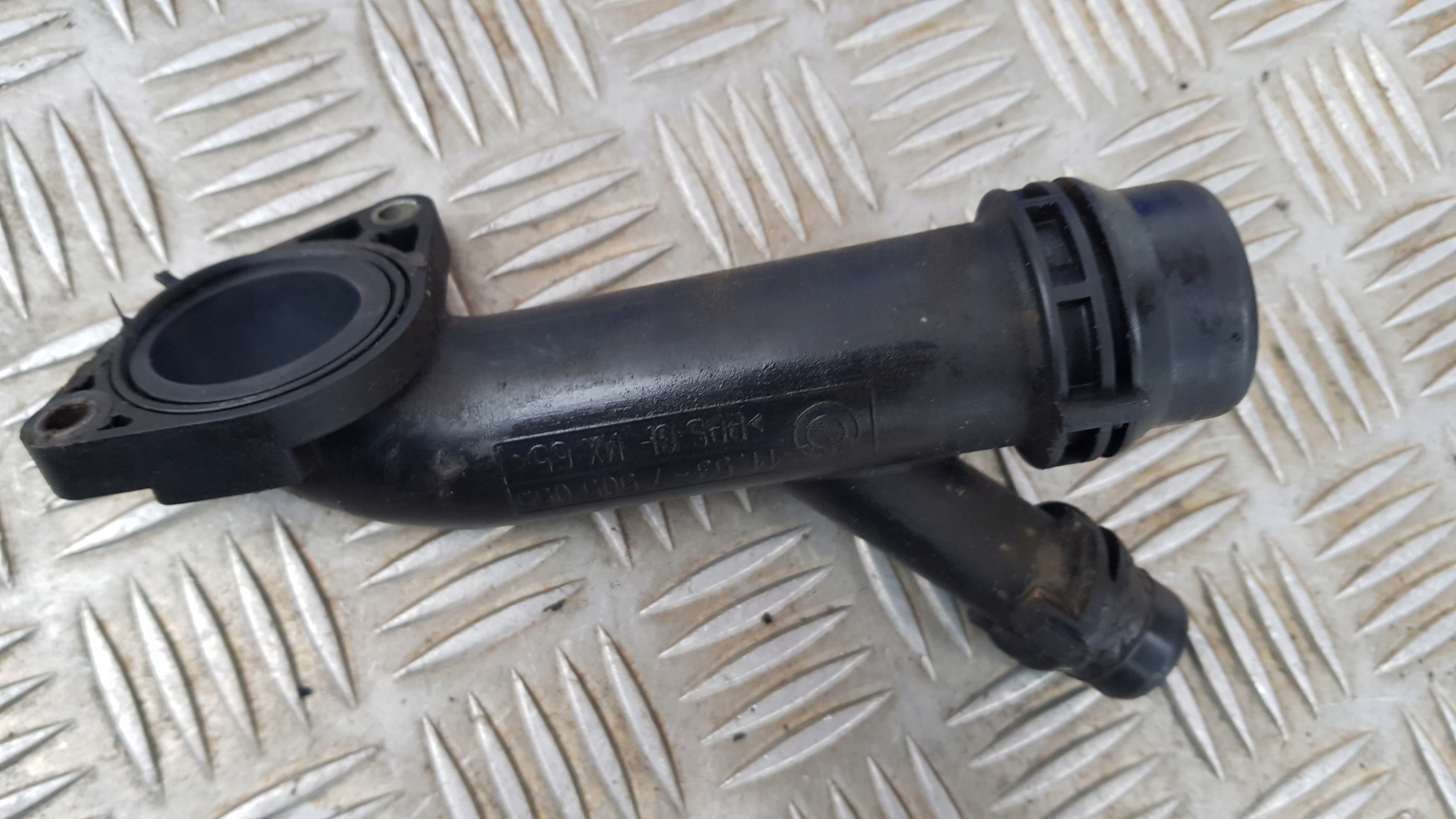 BMW E90 E87 2.0 prirubnica vode 7505055