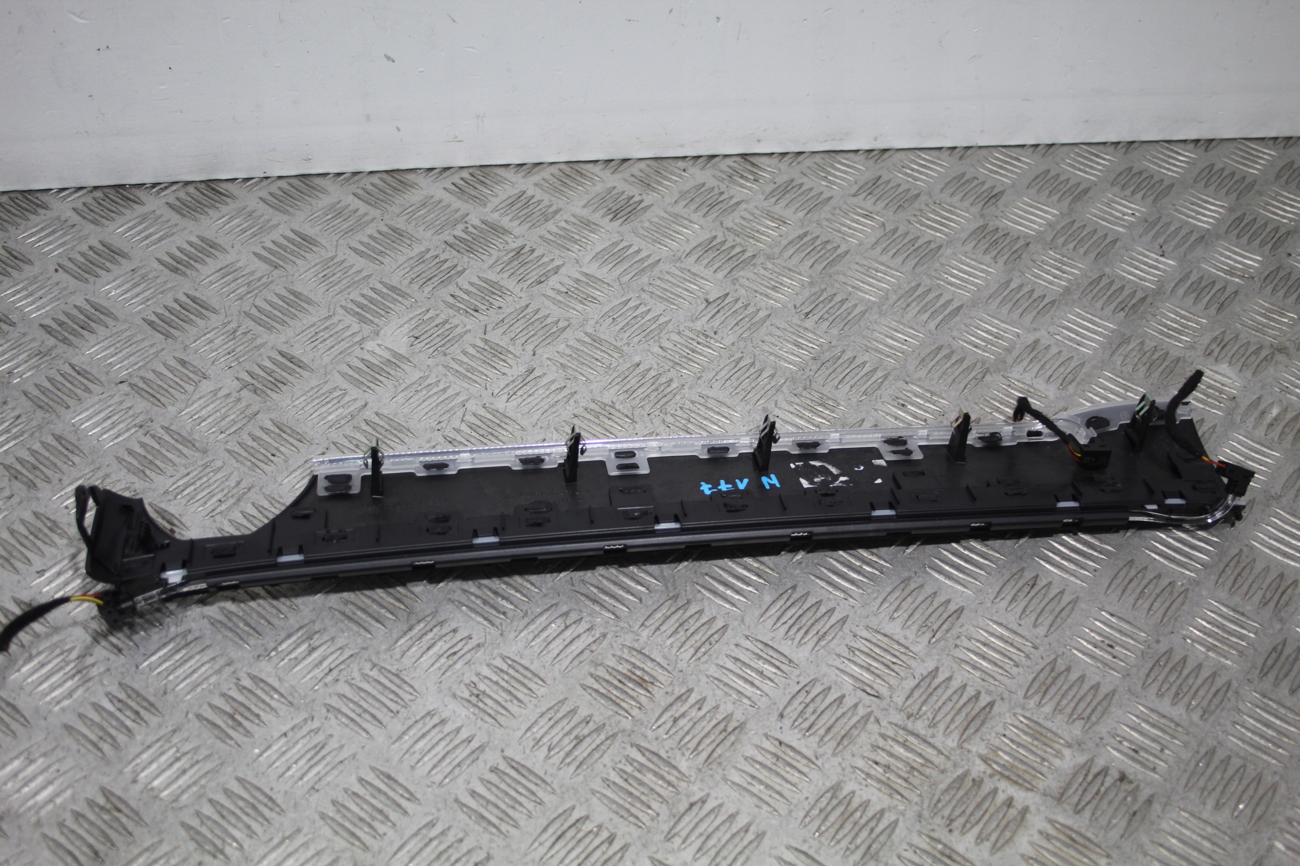 DEKOR DEKORY modanatura consolle LED A-KLASA W177 AMG