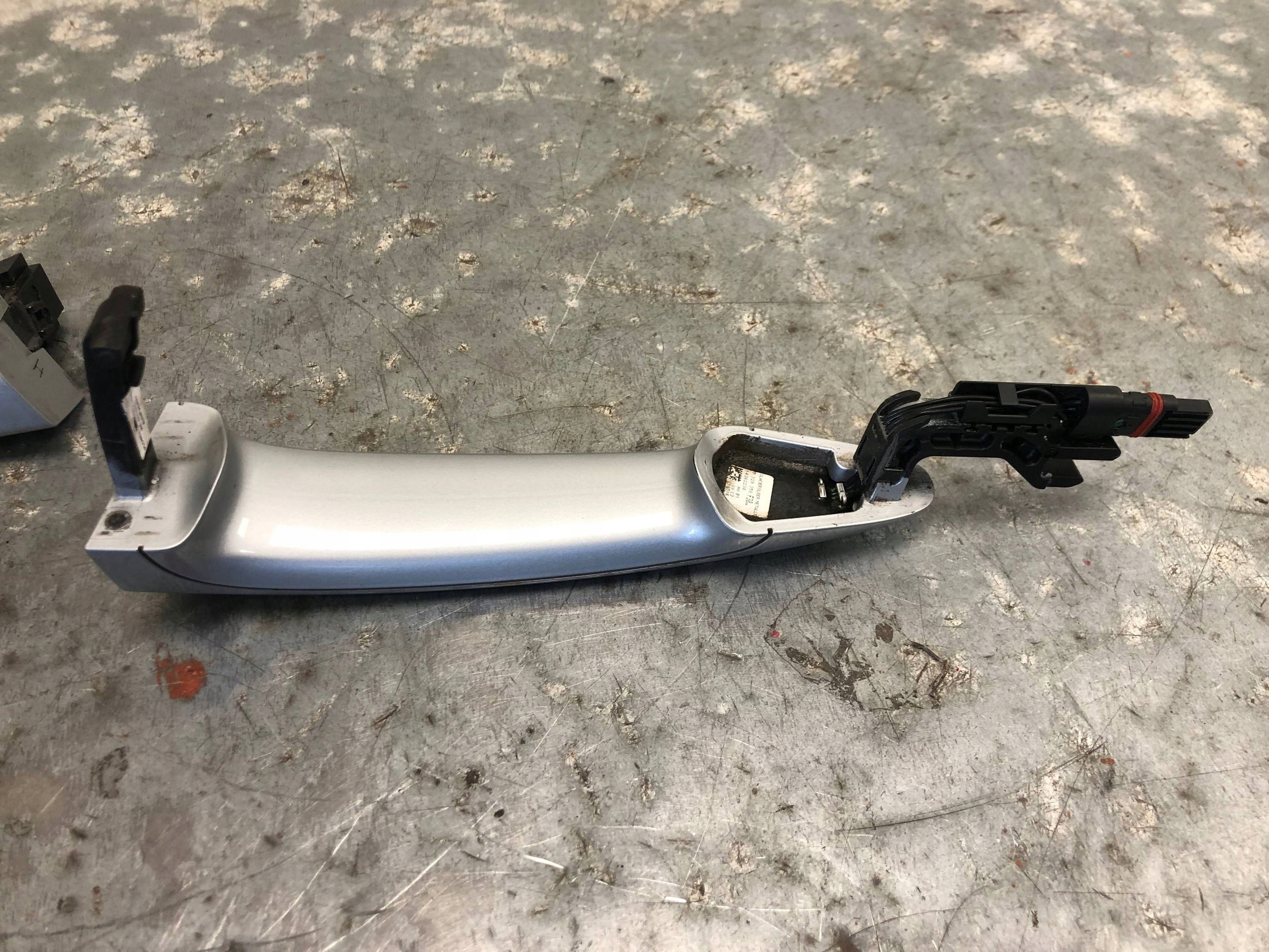 handle exterior right front A83 BMW F30 7329358