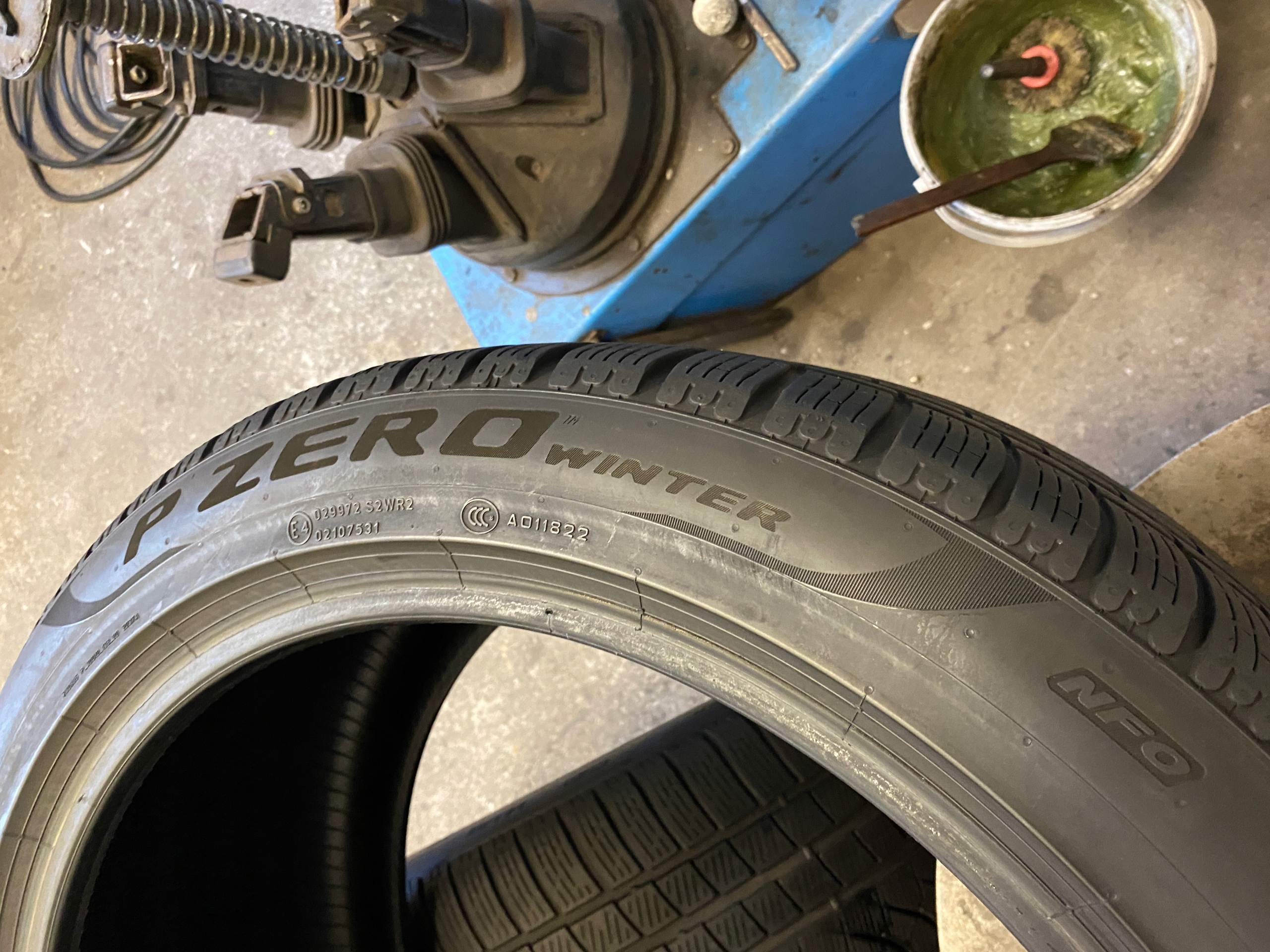 2 tyres winter 285/40R20 108V Pirelli P Zero Winter