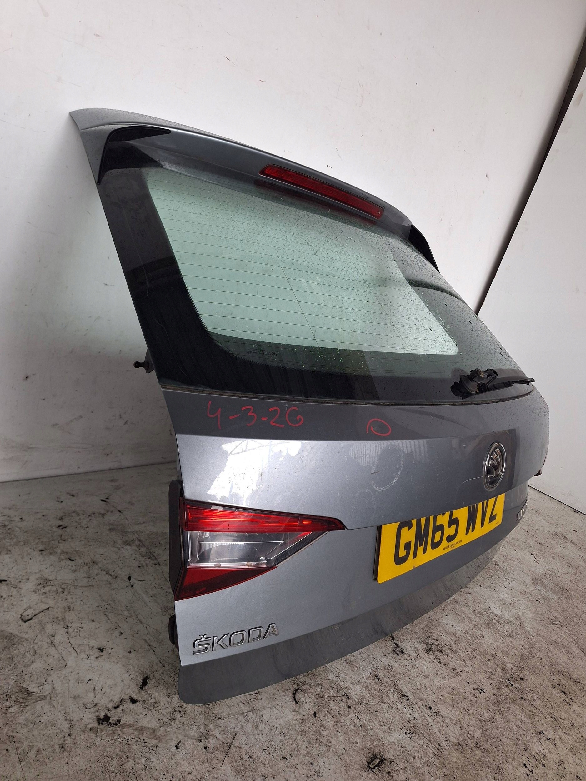 SKODA SUPERB III 4V KOMBI 15-19 boot door