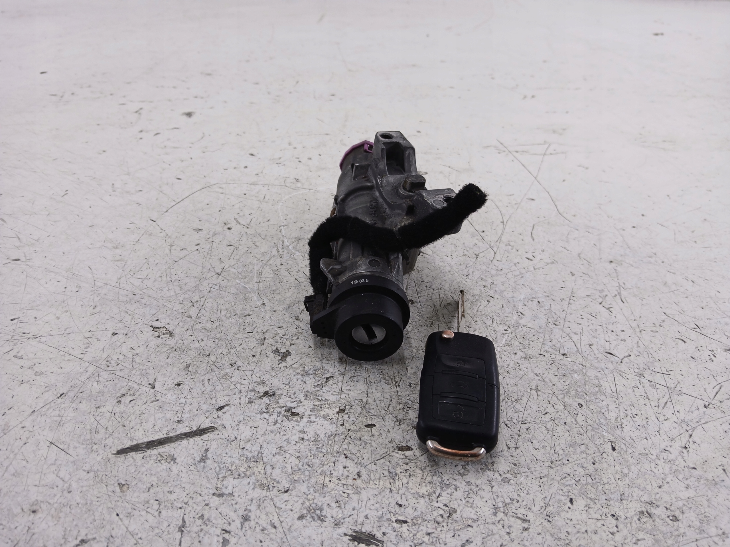 AUDI A6 C5 A4 B6 ignition + key 4B0905851B
