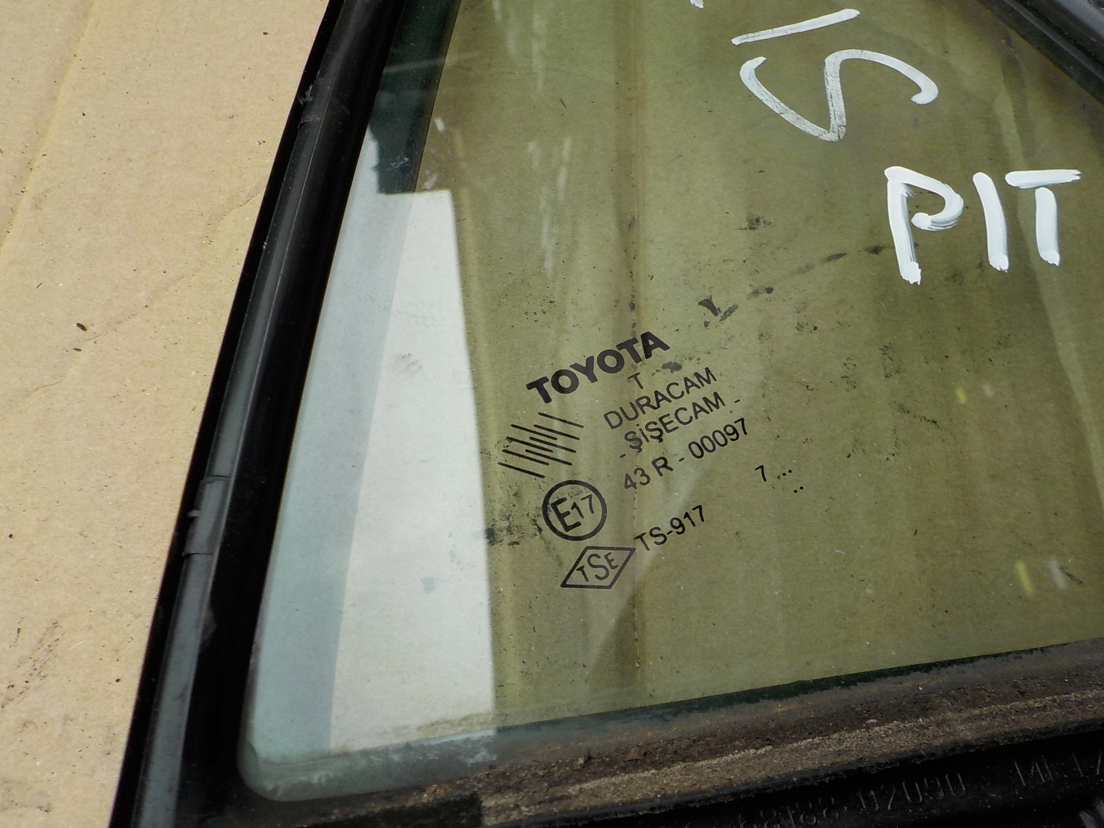 window right rear part toyota auris and 5D HB 2007r