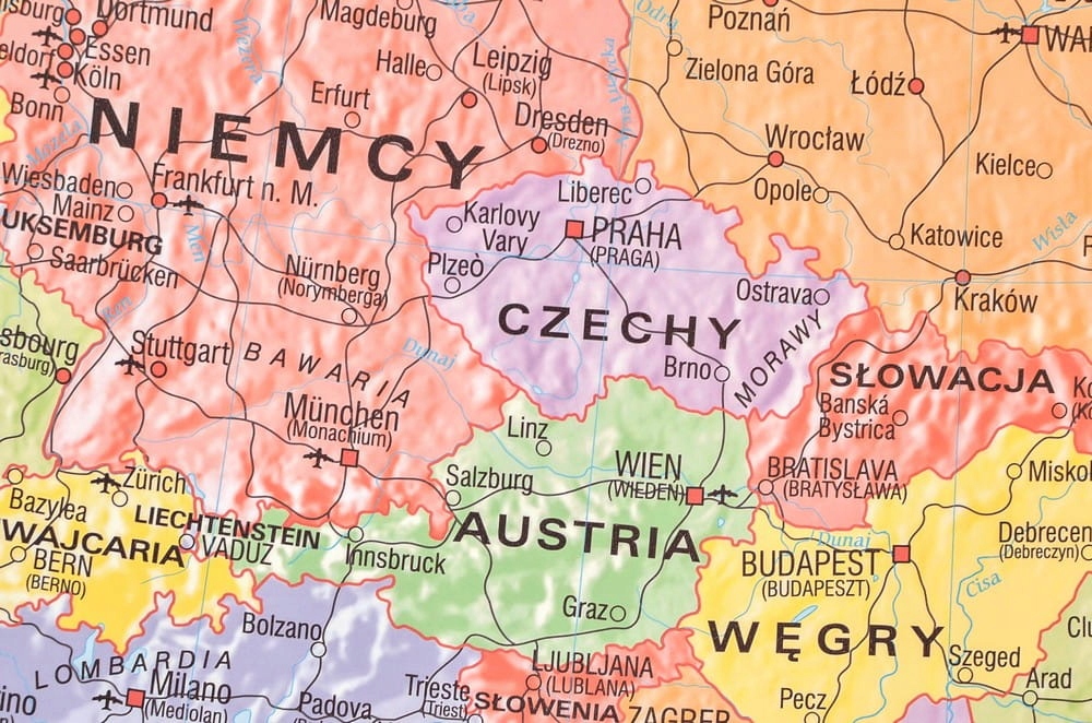 EUROPA MAPA ŚCIENNA POLITYCZNA DREWNIANE PÓŁWAŁKI 160 x 120 ISBN 5907602070101