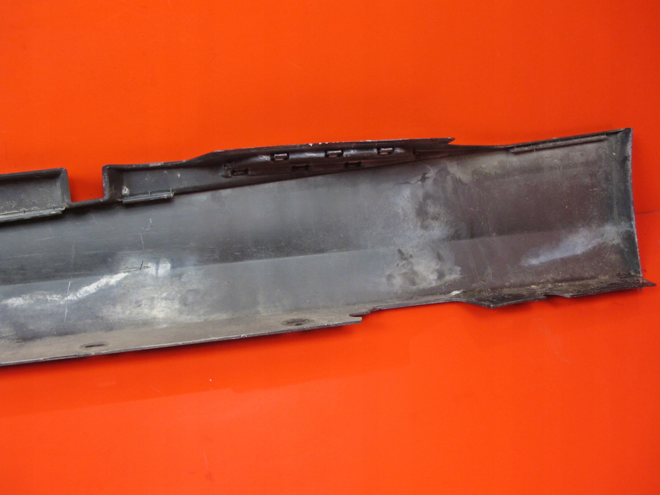 BMW and 1 E87 5D moulding cap threshold right 668/9