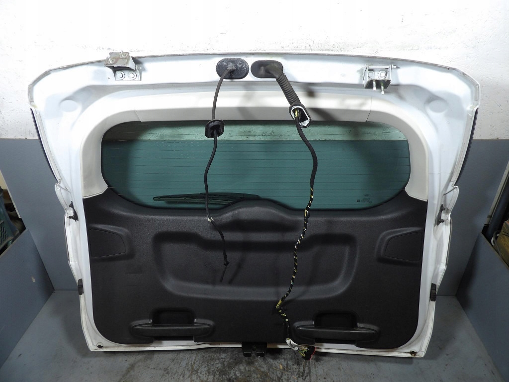FORD FOCUS MK3 KOMBI rear trunk door 5F