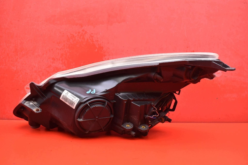 REFLEKTOR right light front EU 13186382 OPEL CORSA D 06-11