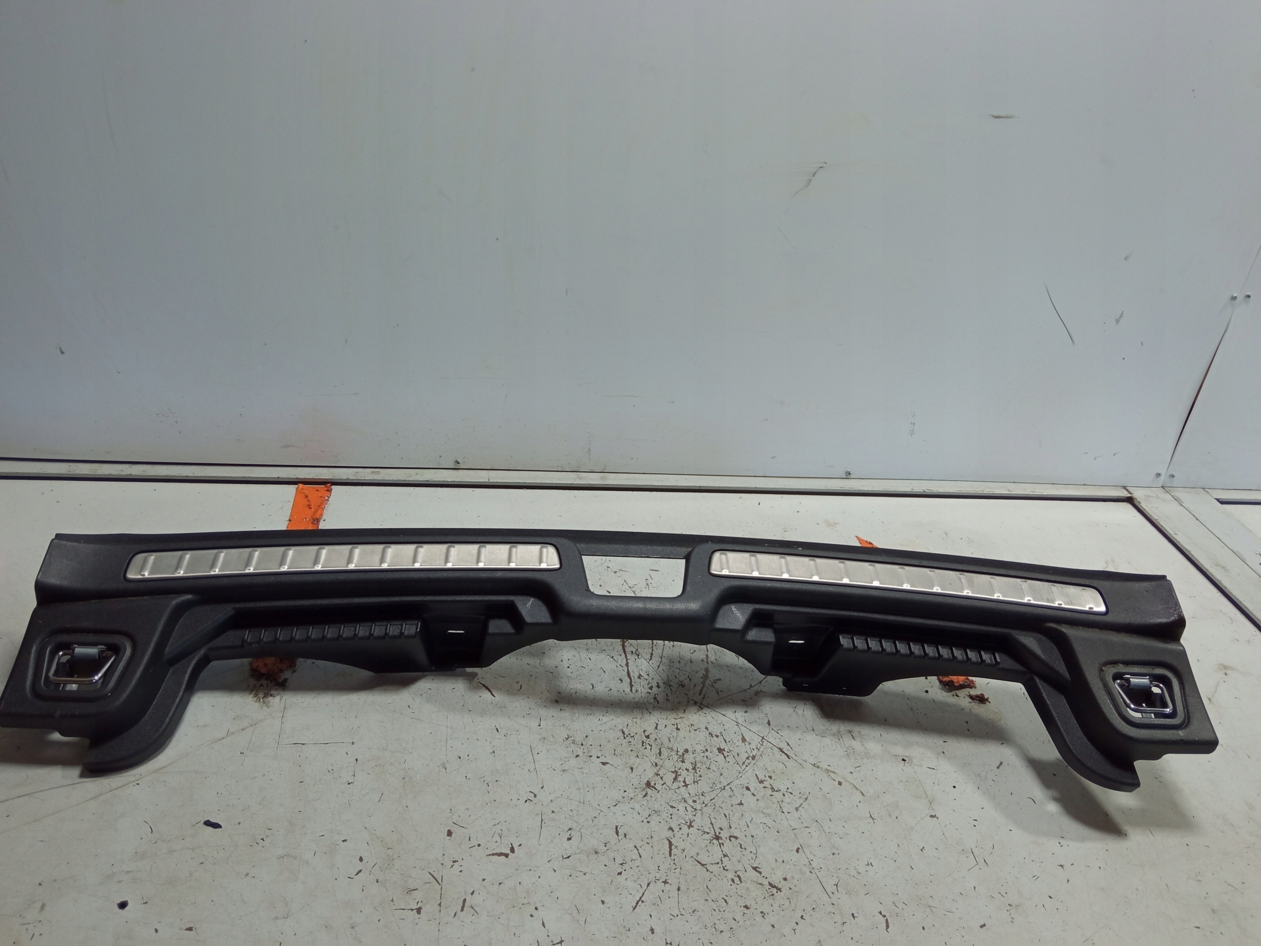 VOLVO V60 II OSŁONA PASA TYLNEGO 32239848 2018-