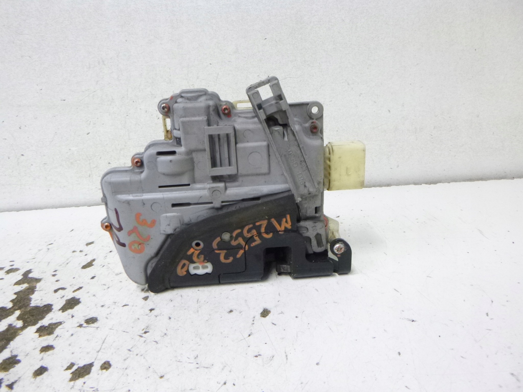 lock door left front VW Passat B6 2005-2010 3C1837015A 9 PIN