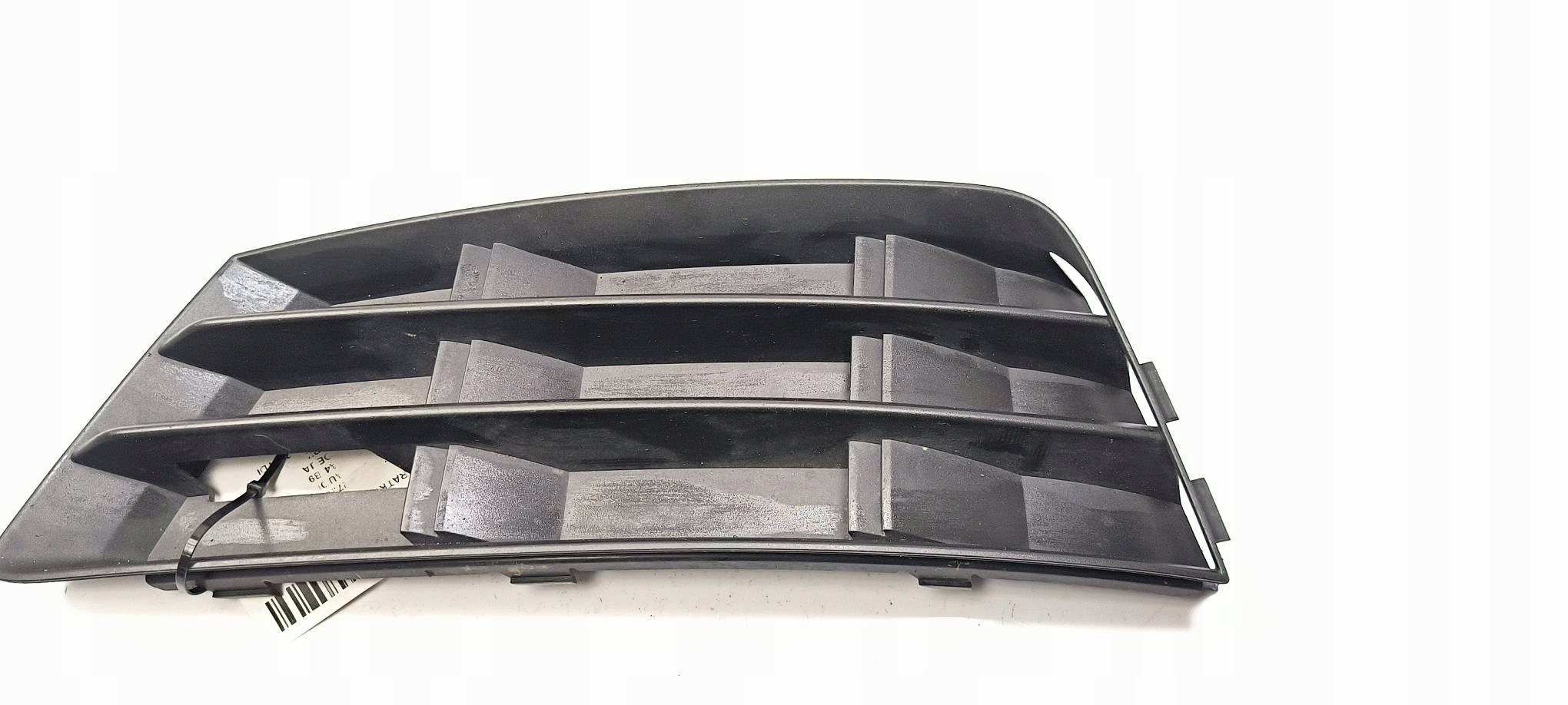 grid of a bumper front 8W0807681B AUDI A4 B9