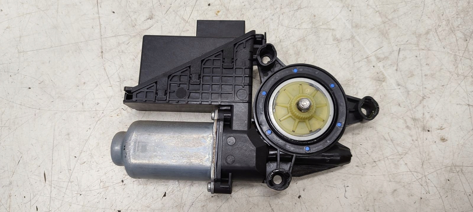 mini motor windows left front VW Polo 9N CROSS LIFT 1,4 16V