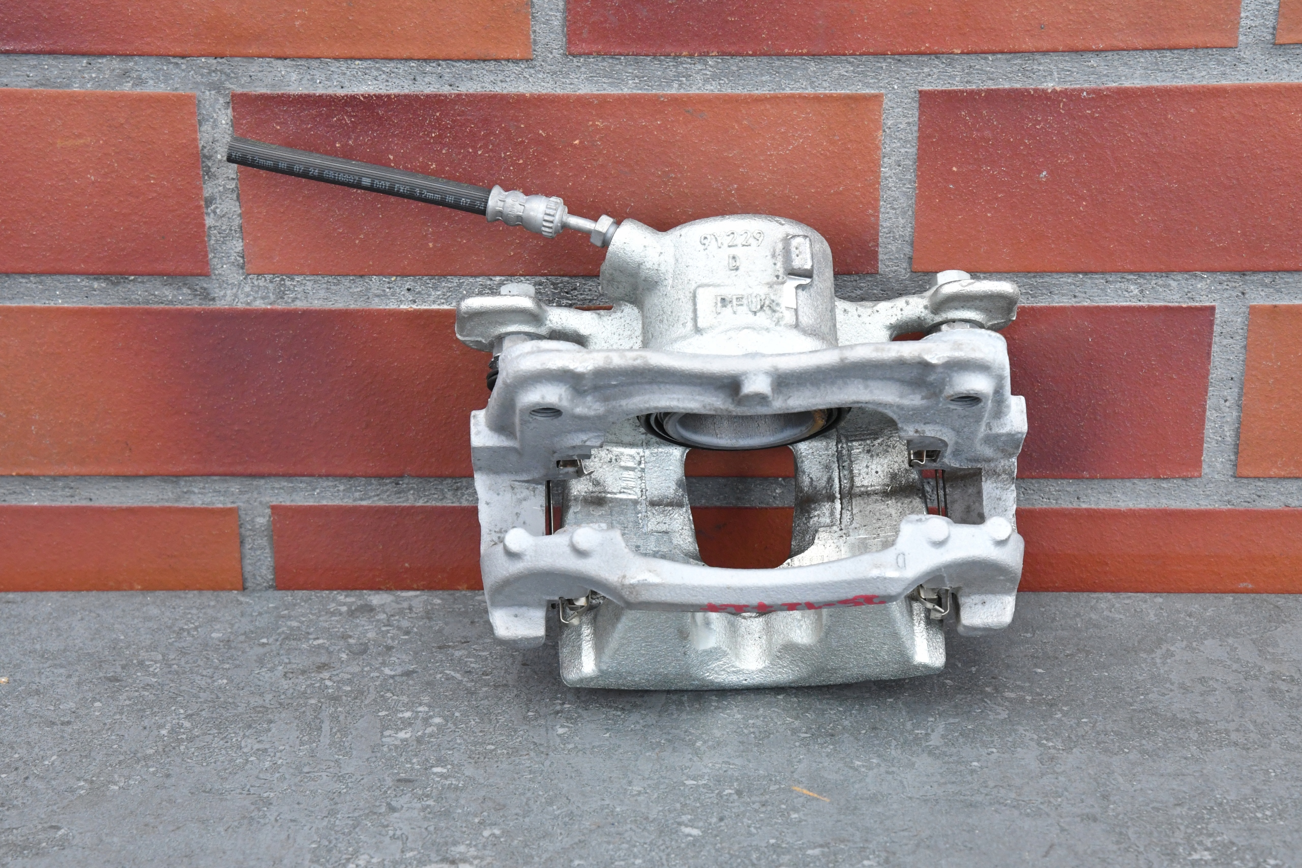 caliper pressure plate brake left front front MINI COOPER J05 11km