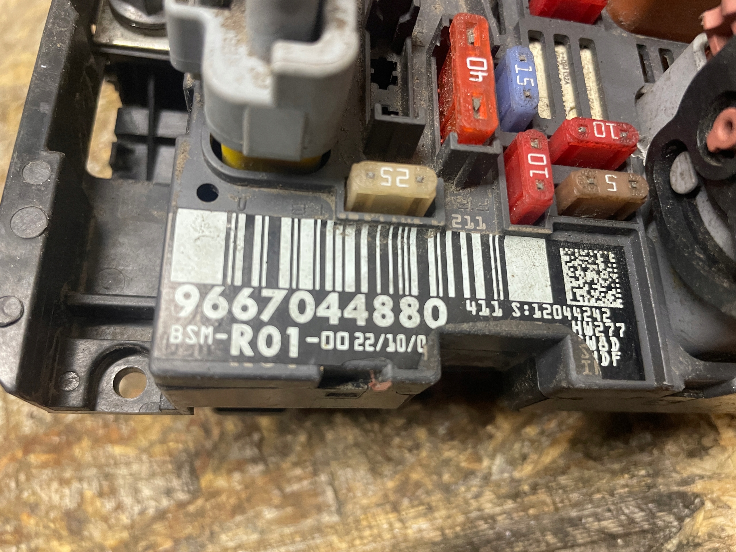 Moduł BSM R01 9667044880 Citroen Peugeot OEM Producent części Citroen OE