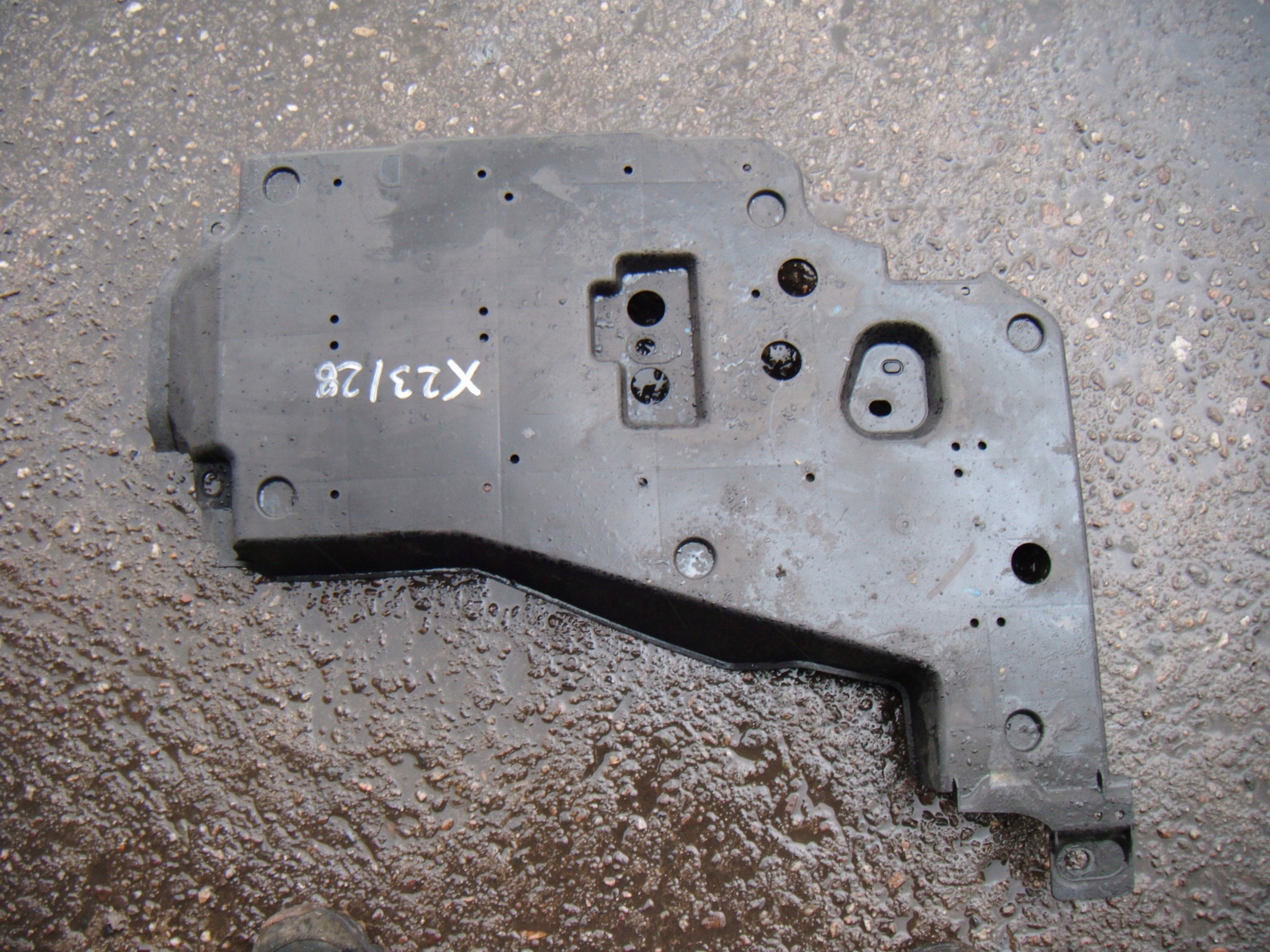 SUBARU LEGACY V 09-14 2.0D OSŁONA PŁYTA SKRZYNI