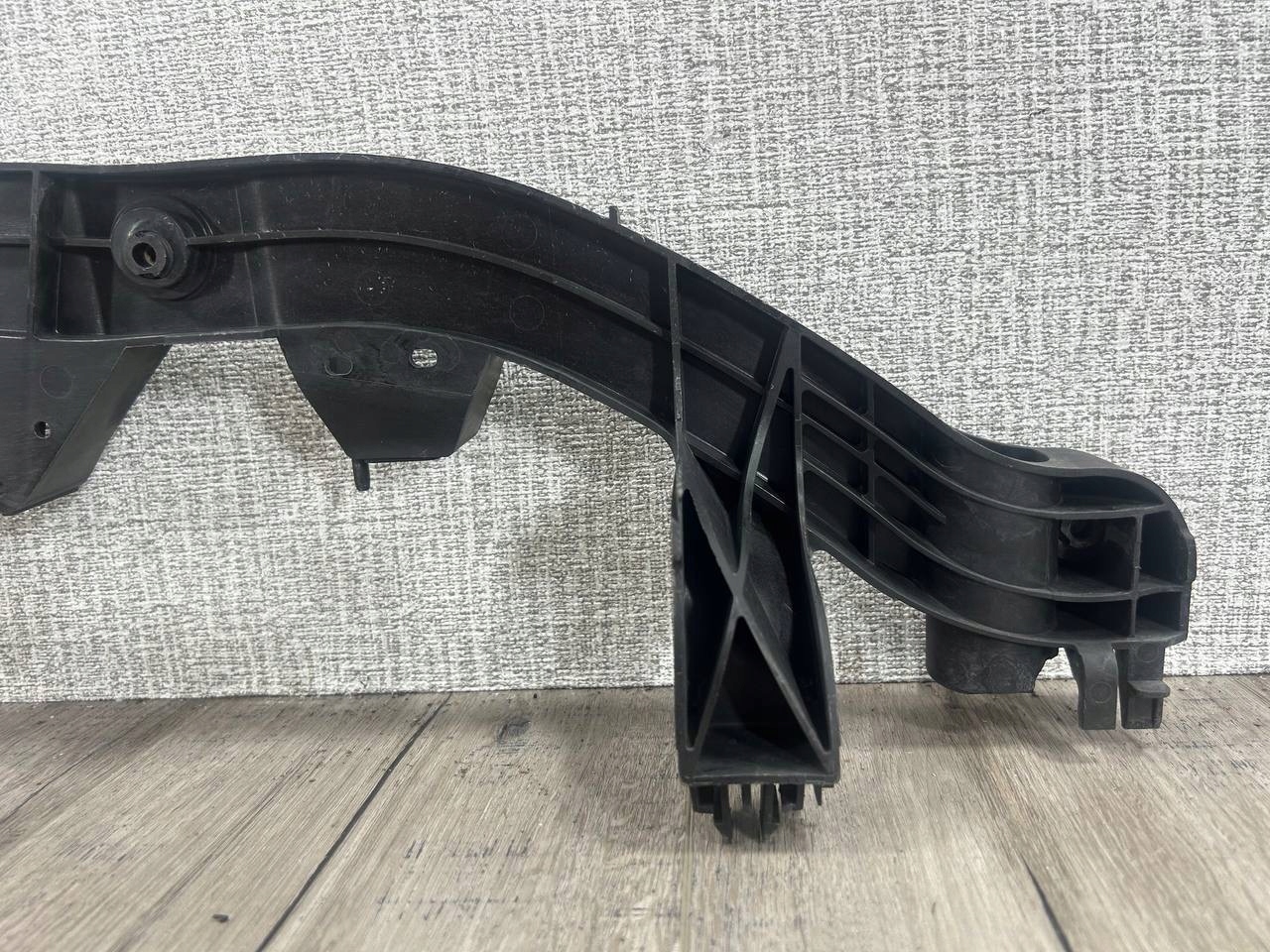 PORSCHE CAYENNE II pillar sider supports front 7P5805931A