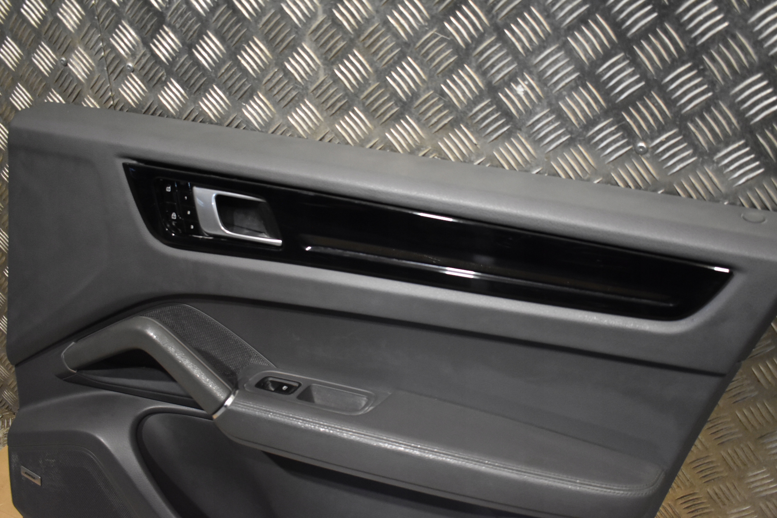 IDEALNY side upholstery door front right grey PORSCHE CAYENNE 9Y SUV 1