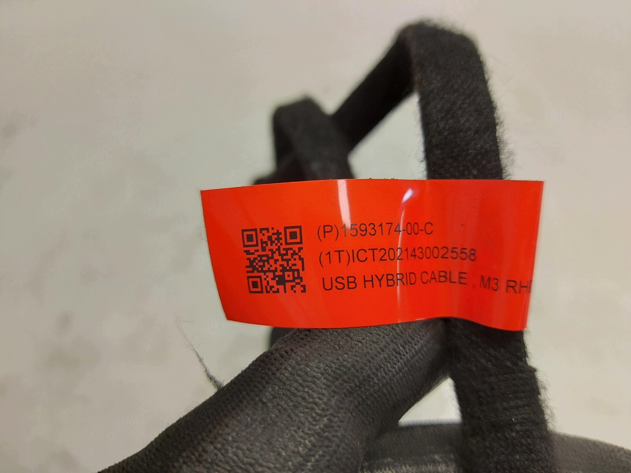 TESLA MODEL 3 2022r prijenos USB 1593174-00-C