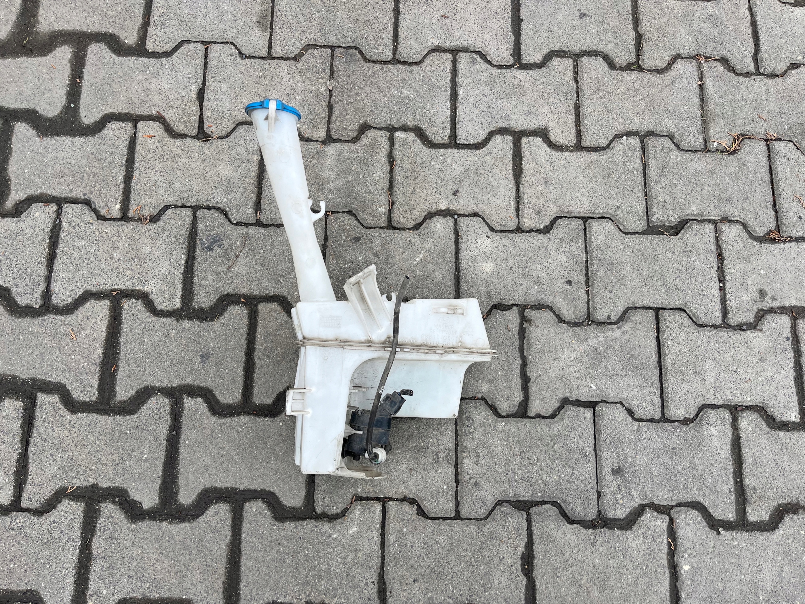 Hyundai I20 II washer fluid tank