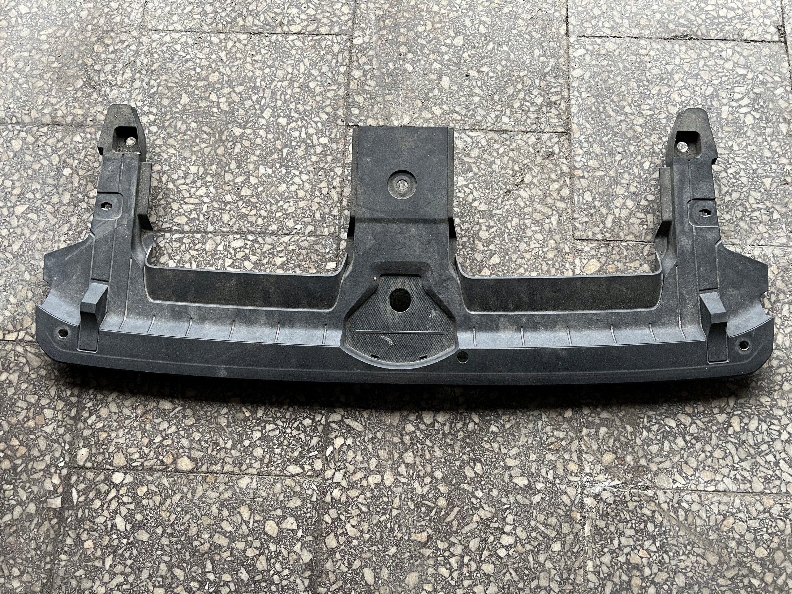 AUDI Q7 4M OSLONA PASA GÓRNEGO 4M0807081