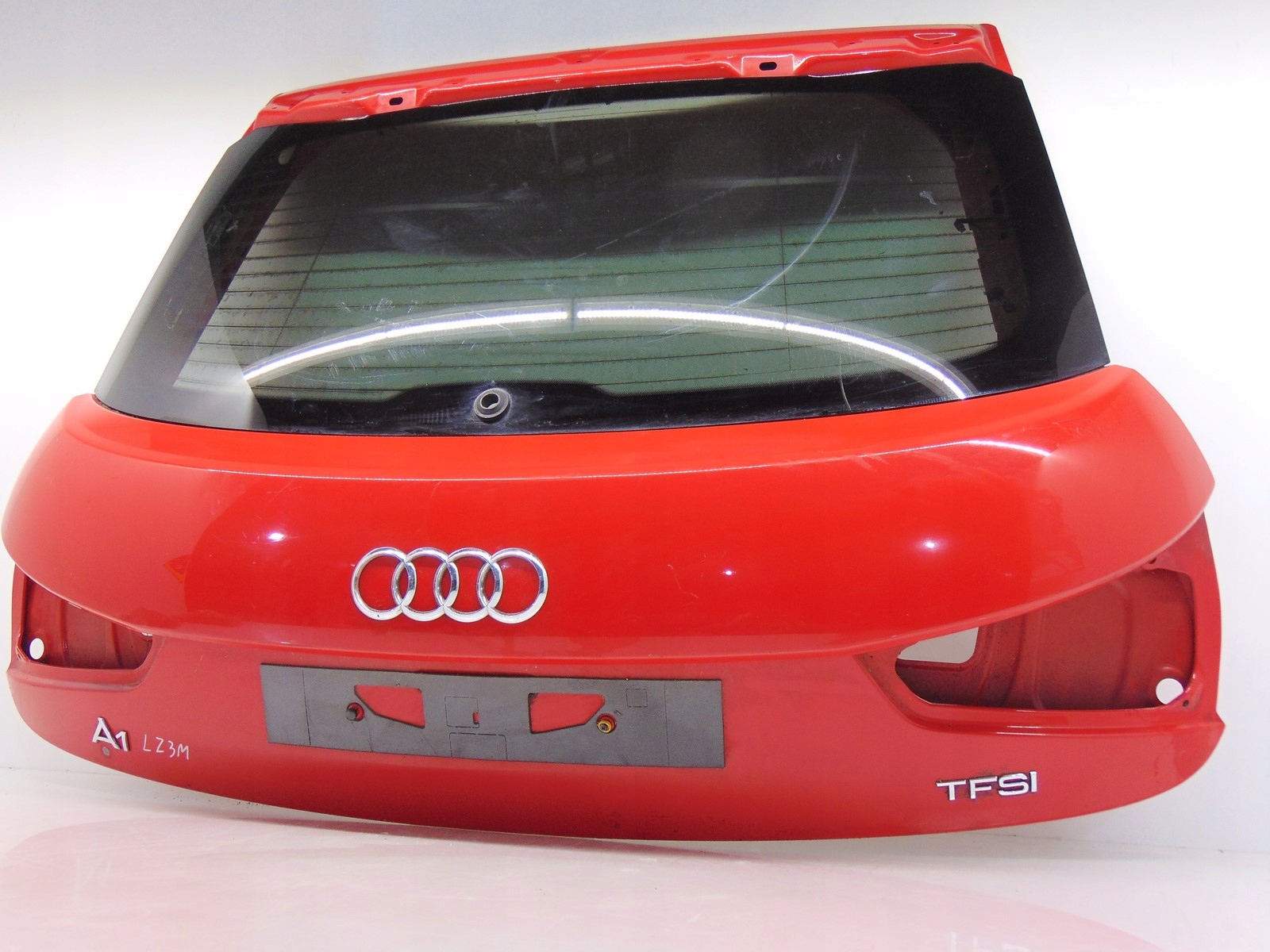 КРЫШКА БАГАЖНИКА ЗАД. ЗАДНЯЯ AUDI A1x Lz3md