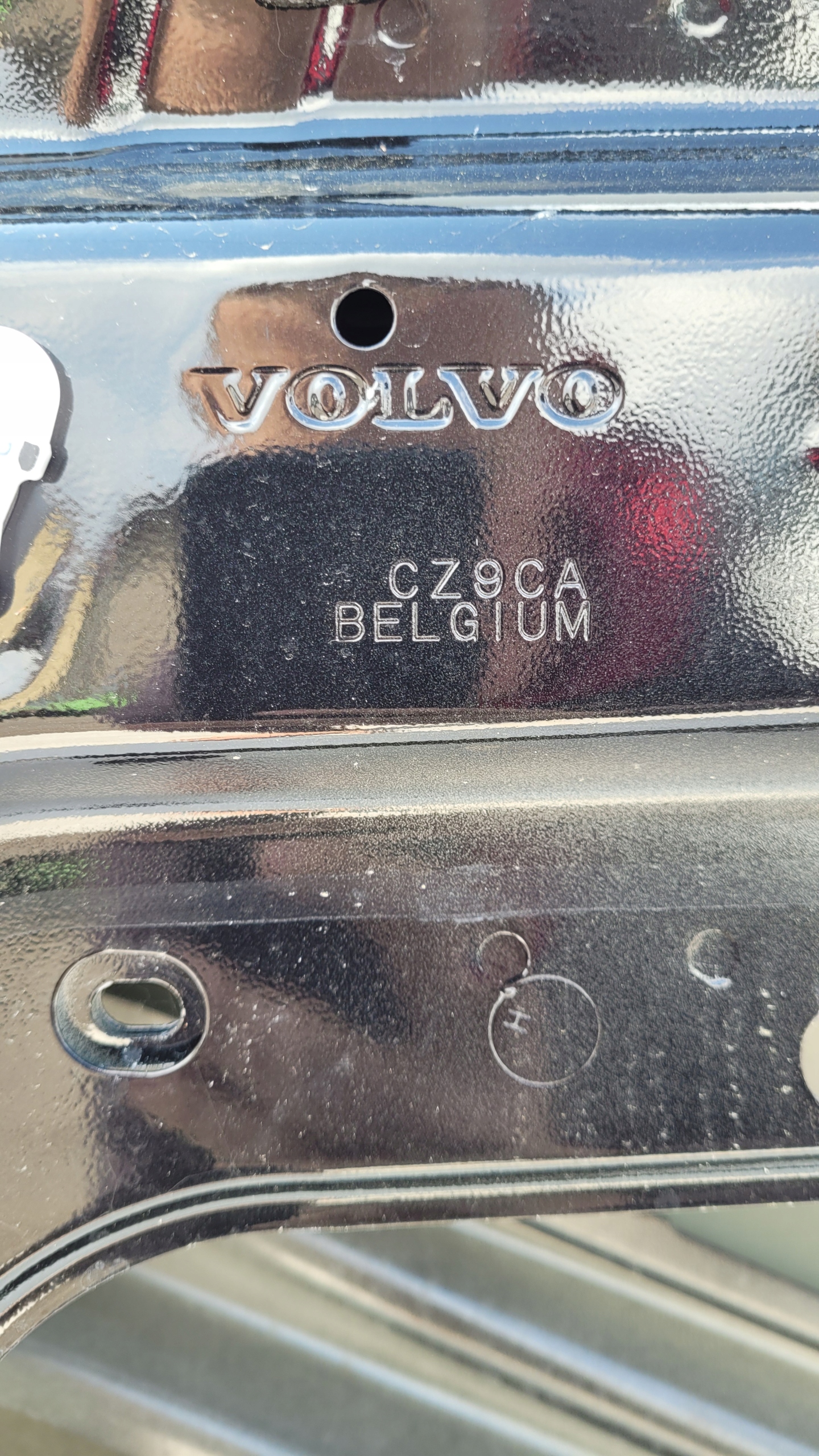 volvo V40 дверь передняя правая 2012>