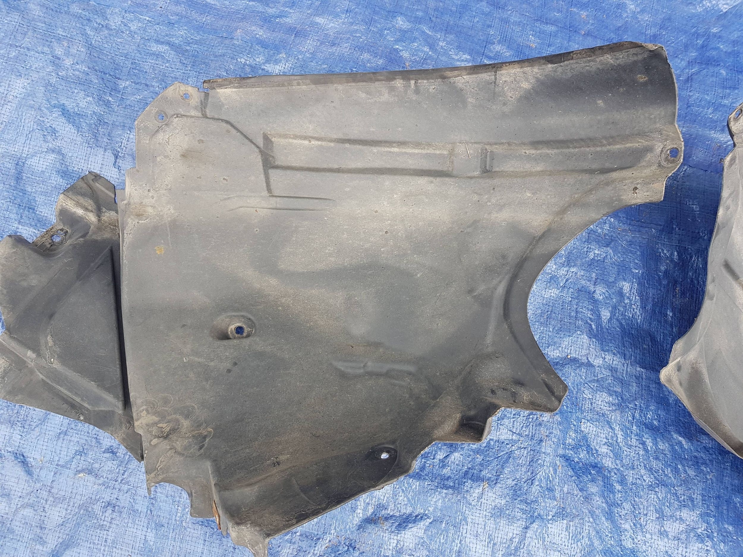 mudguard front front right Mercedes E W212 2126903130 2126900230