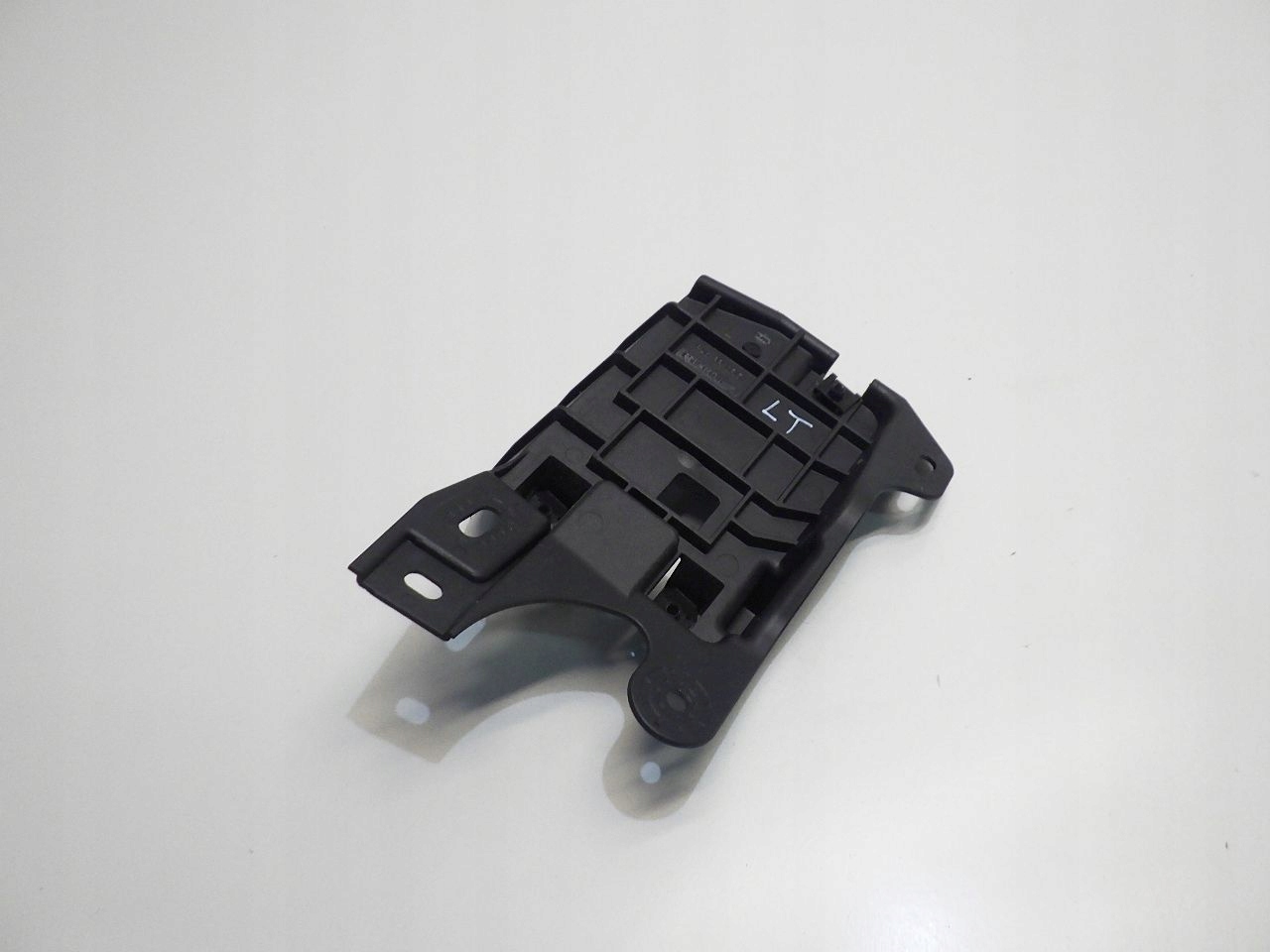 3F501-63T10 - SX4 S CROSS 1.4 H 2022 КРІПЛЕННЯ РАДАРА ЛІВИЙ ЗАДНІЙ