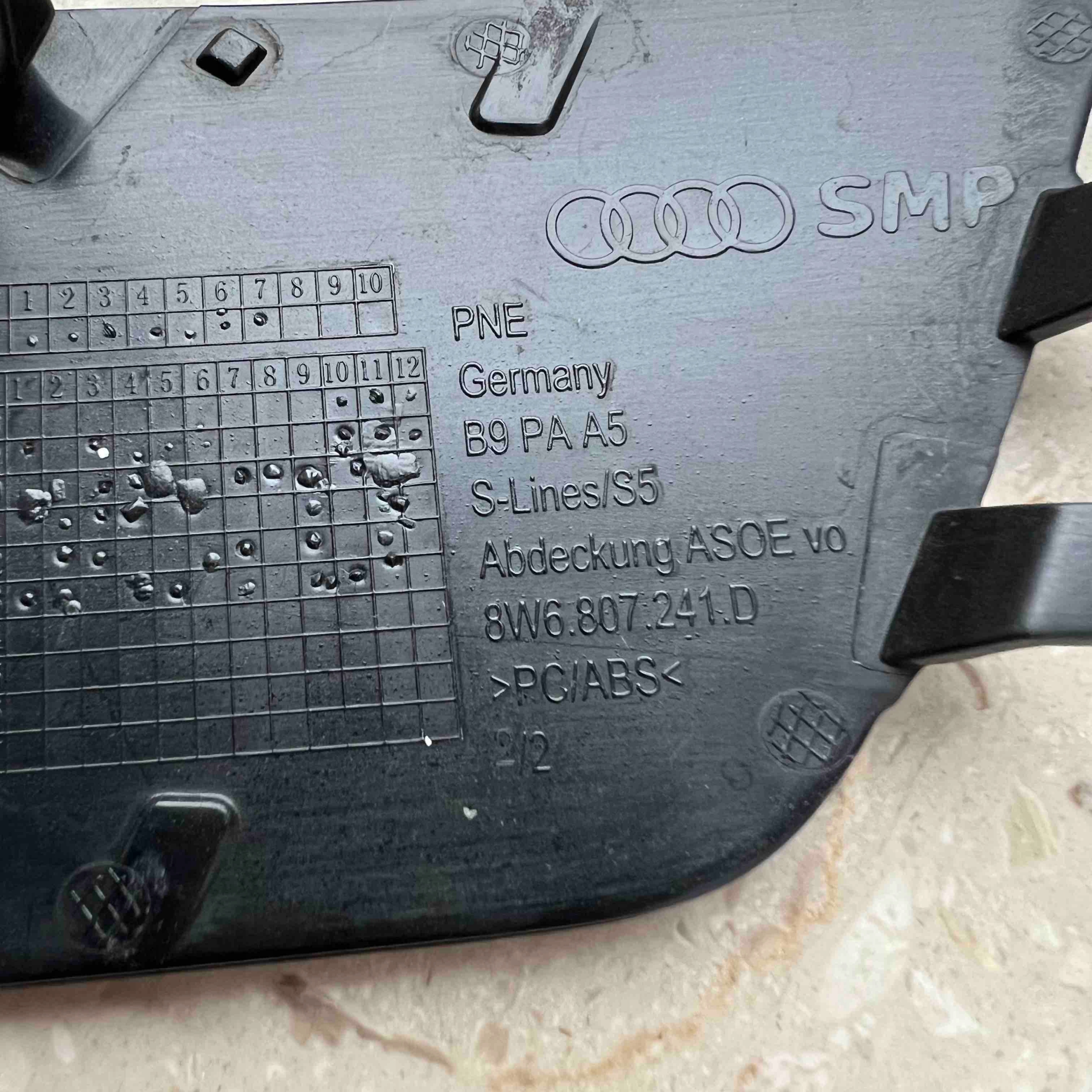 AUDI A5 B9 S-LINE 2019- towing hook cap front 8W6807241D