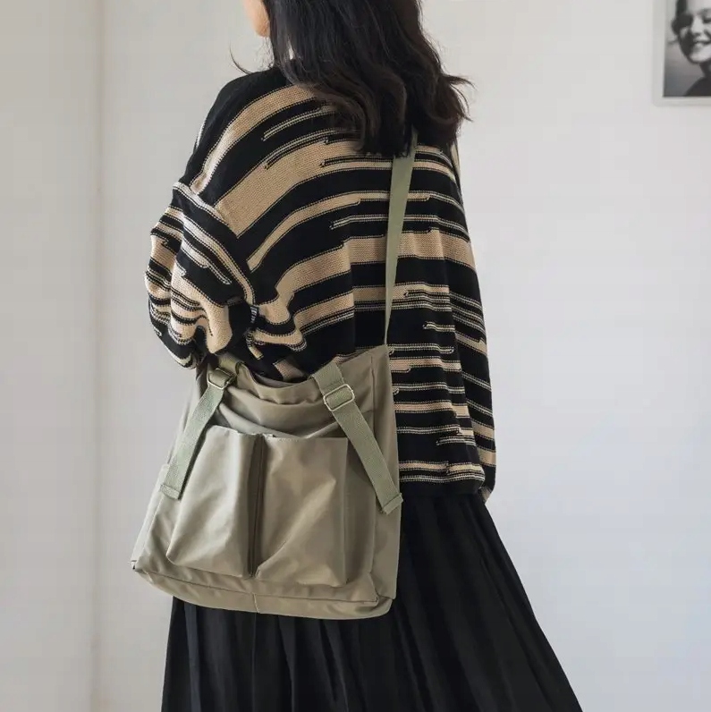 TOREBKA DAMSKA MIEJSKA POJEMNA TORBA NA RAMIĘ KLASYCZNA Model -