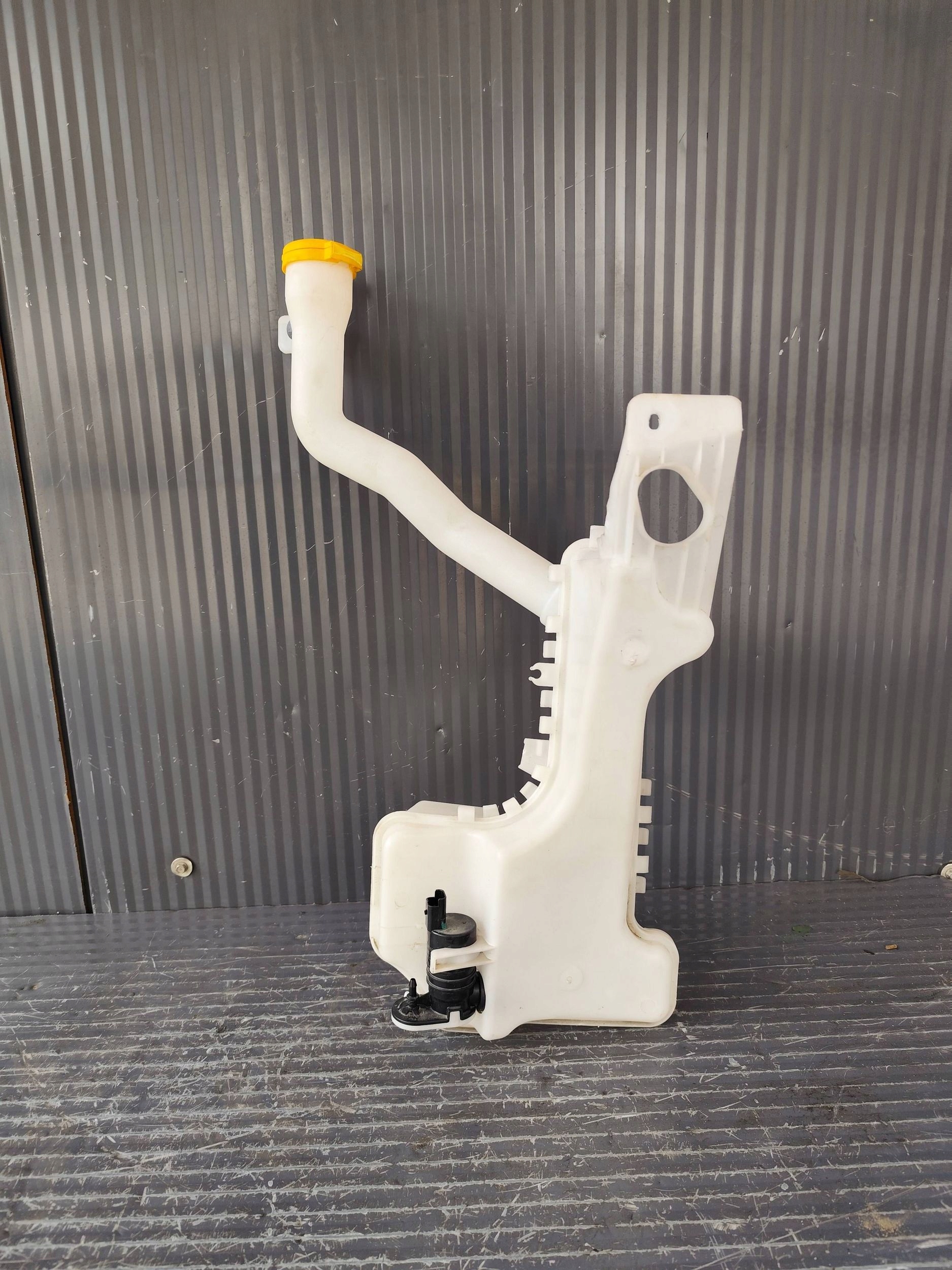 RENAULT CLIO V washer fluid tank 289103042R