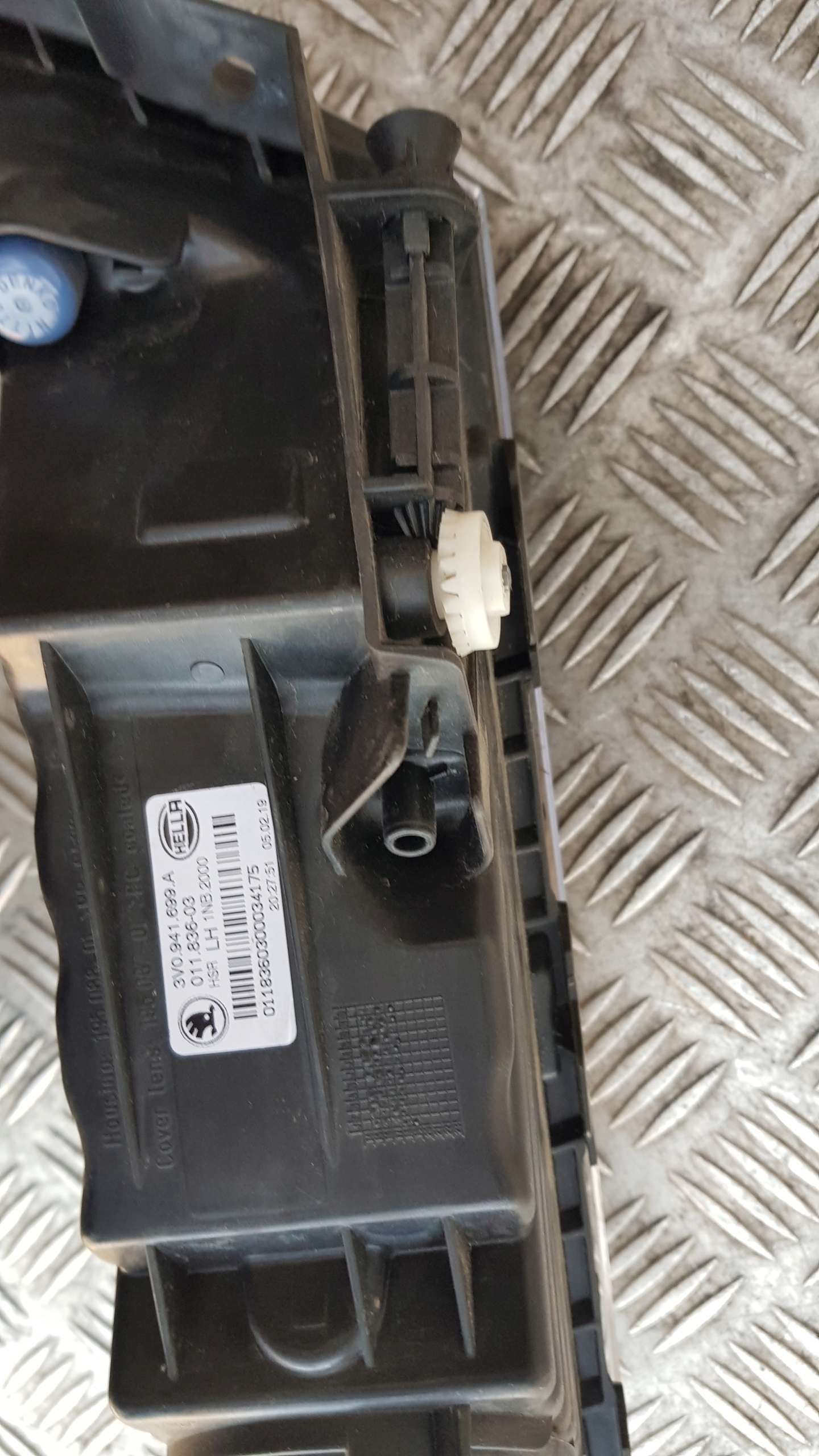 SKODA SUPERB III fog light left front 3V0941699A