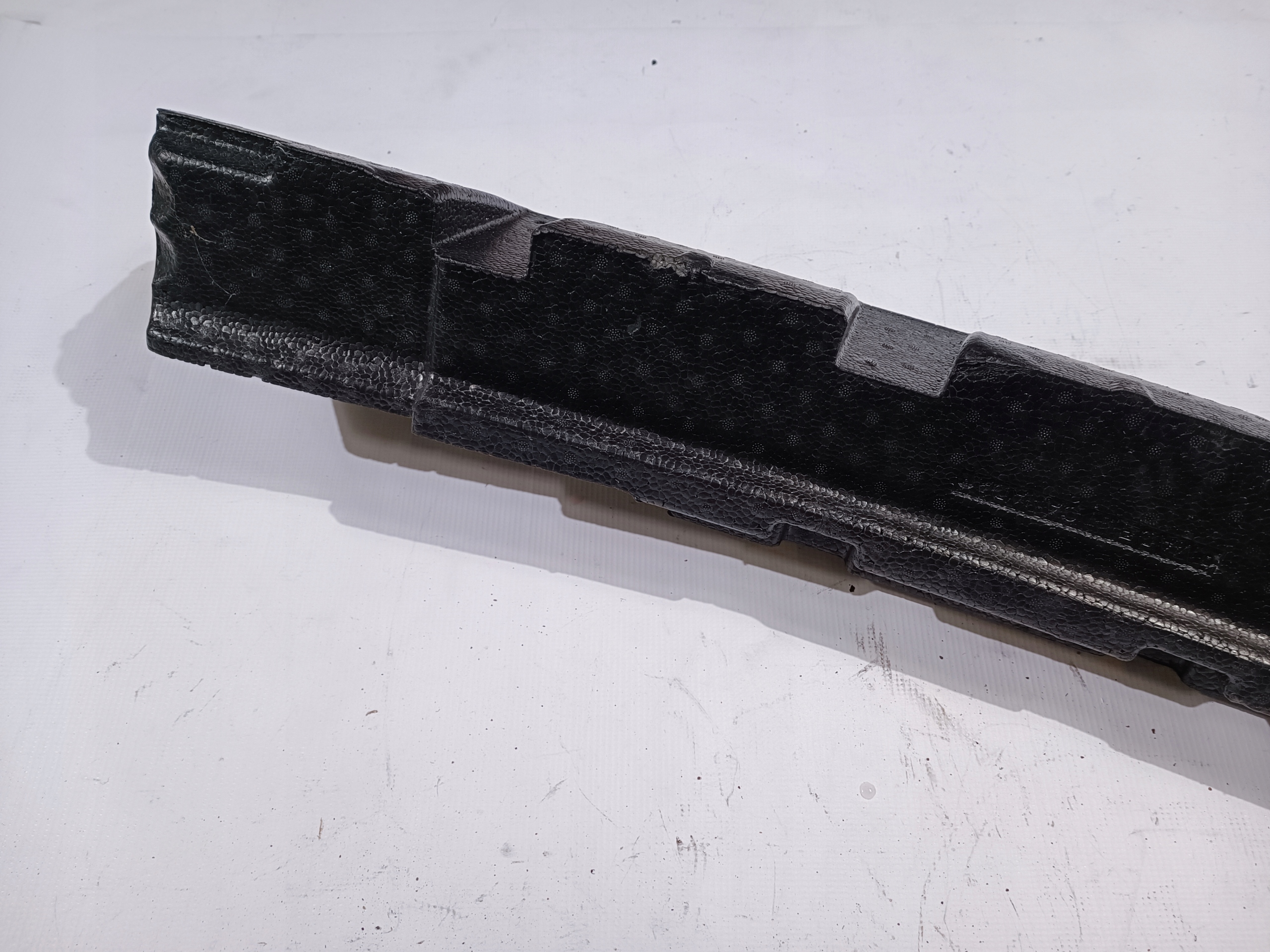Absorber nárazníku předek Dodge Challenger 2015