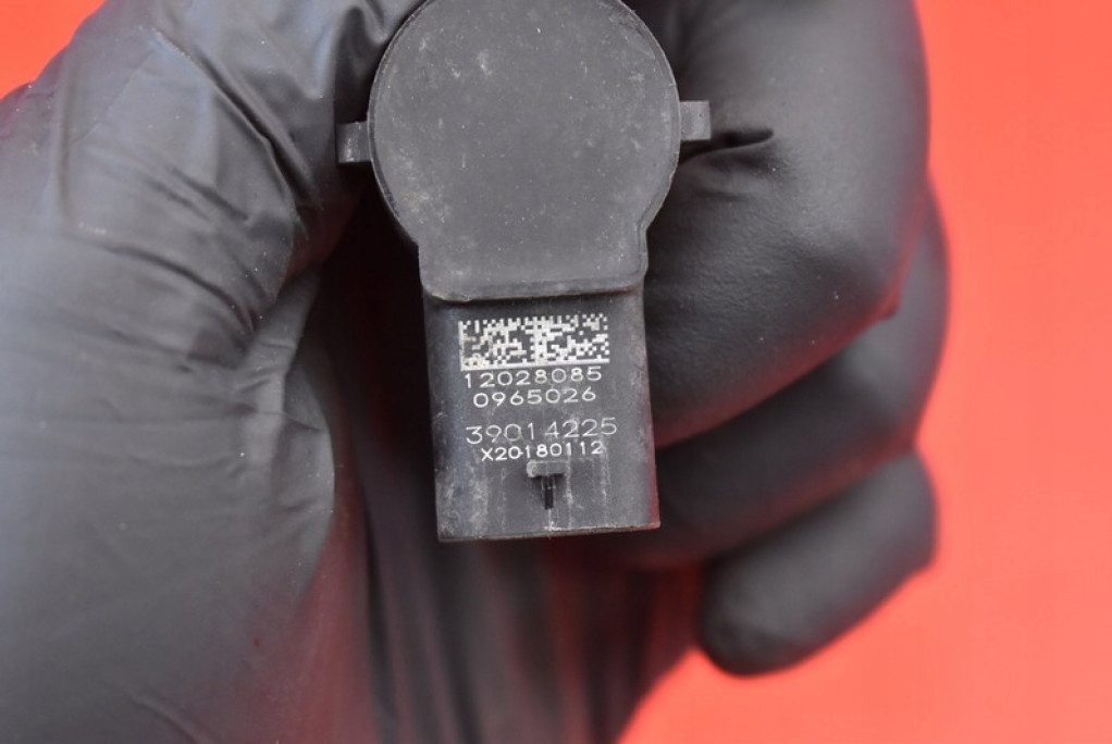 SENSOR PARKEN PDC VORNE 39014225 OPEL ASTRA 5 V K 15-20