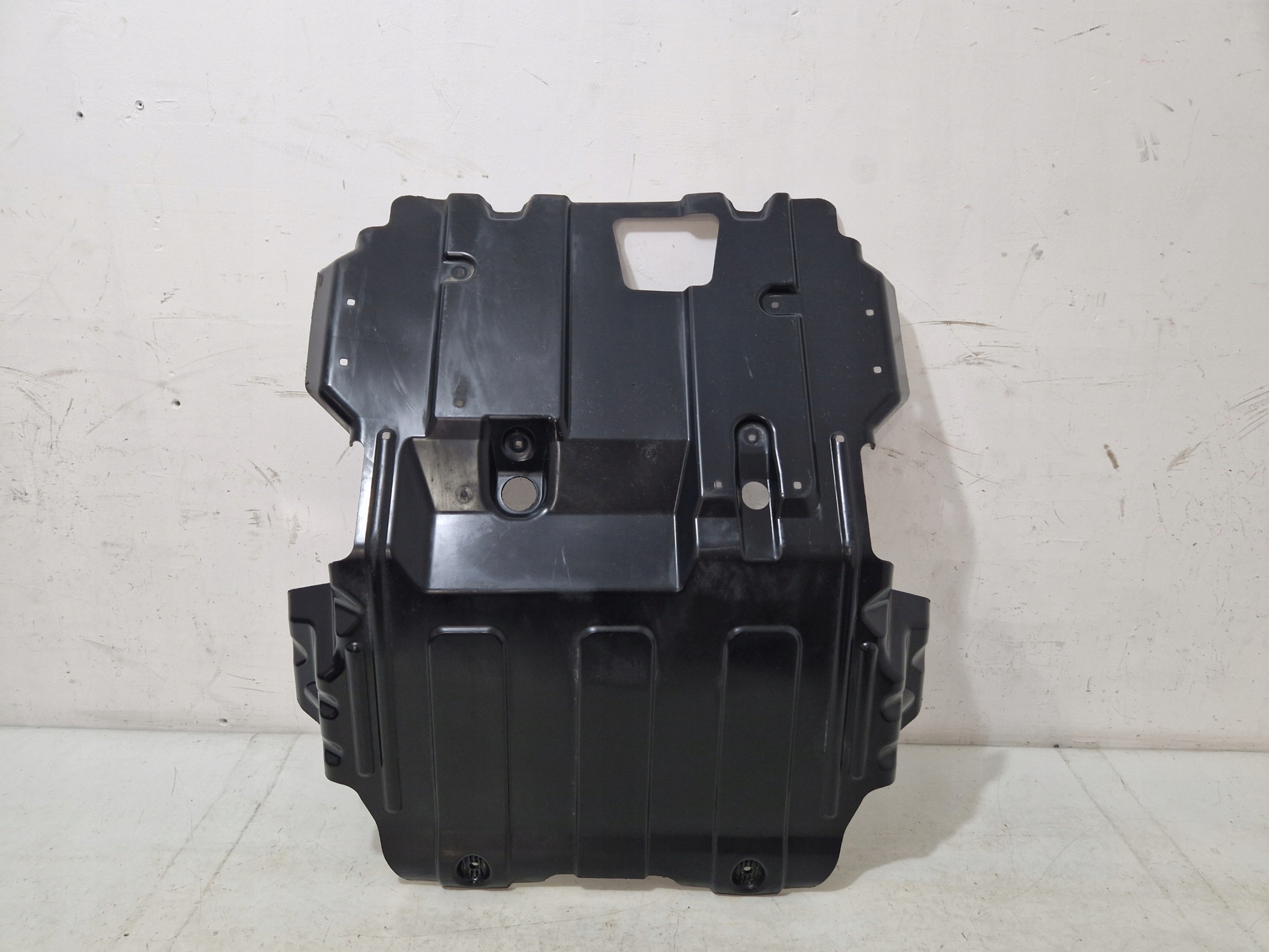 CADILLAC ESCALADE IV 2014 - 6.2 V8 lower motor cover 20968167