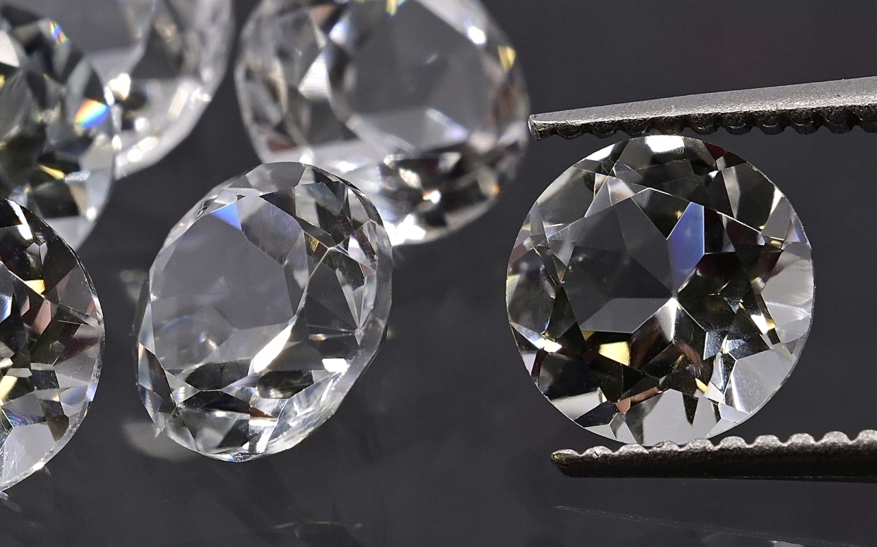 Topaz bílý fazetovaný kulatý fi 10 mm