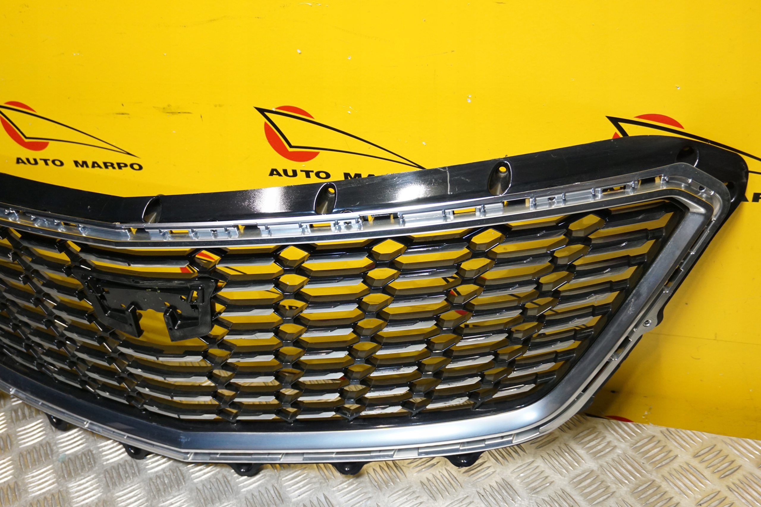 CADILLAC XT4 2020 - 2023 Atrapa Przód Grill Chrom 84681891 Typ samochodu 4x4/SUV Samochody osobowe