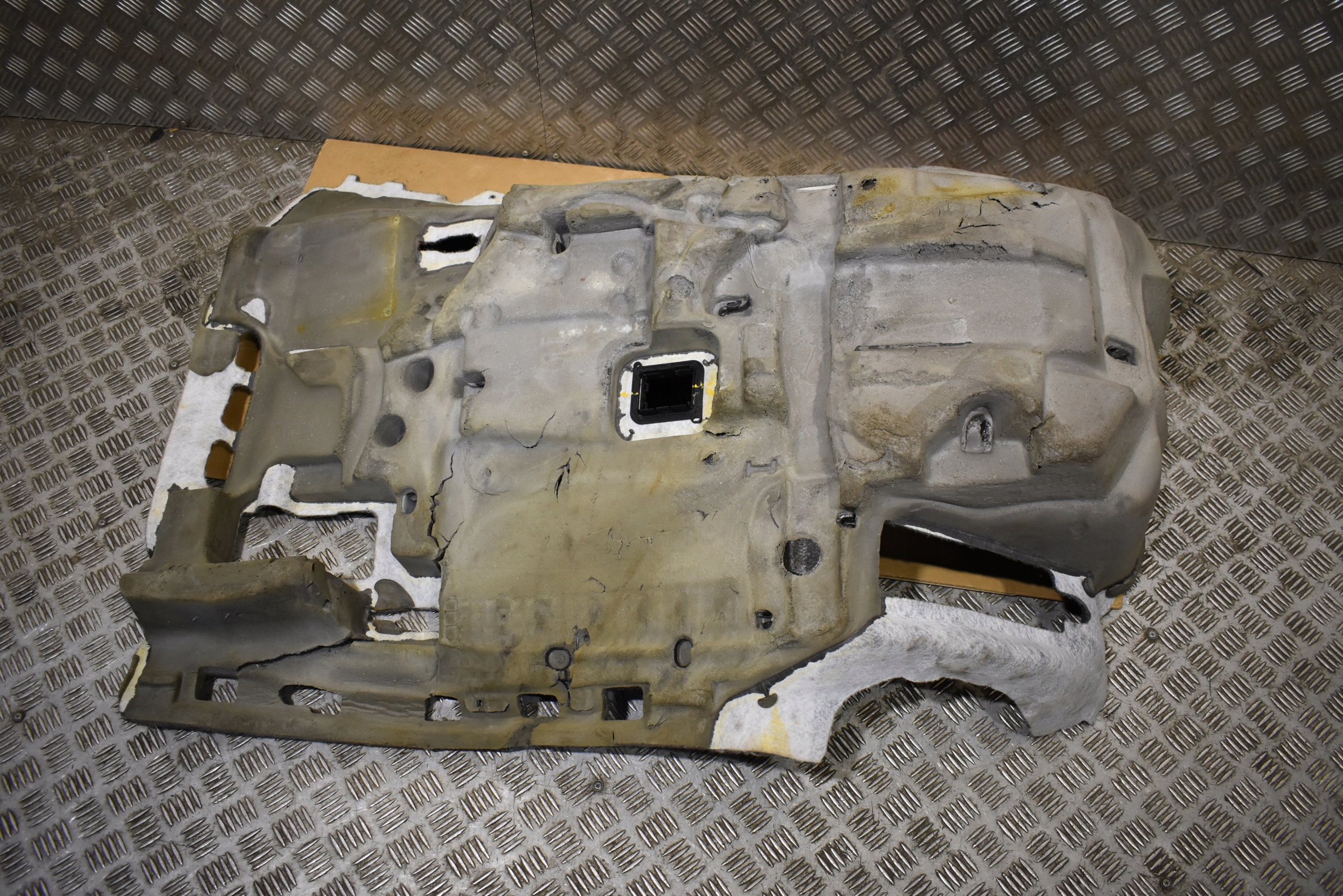 carpet front front left PORSCHE CAYENNE 9Y 1
