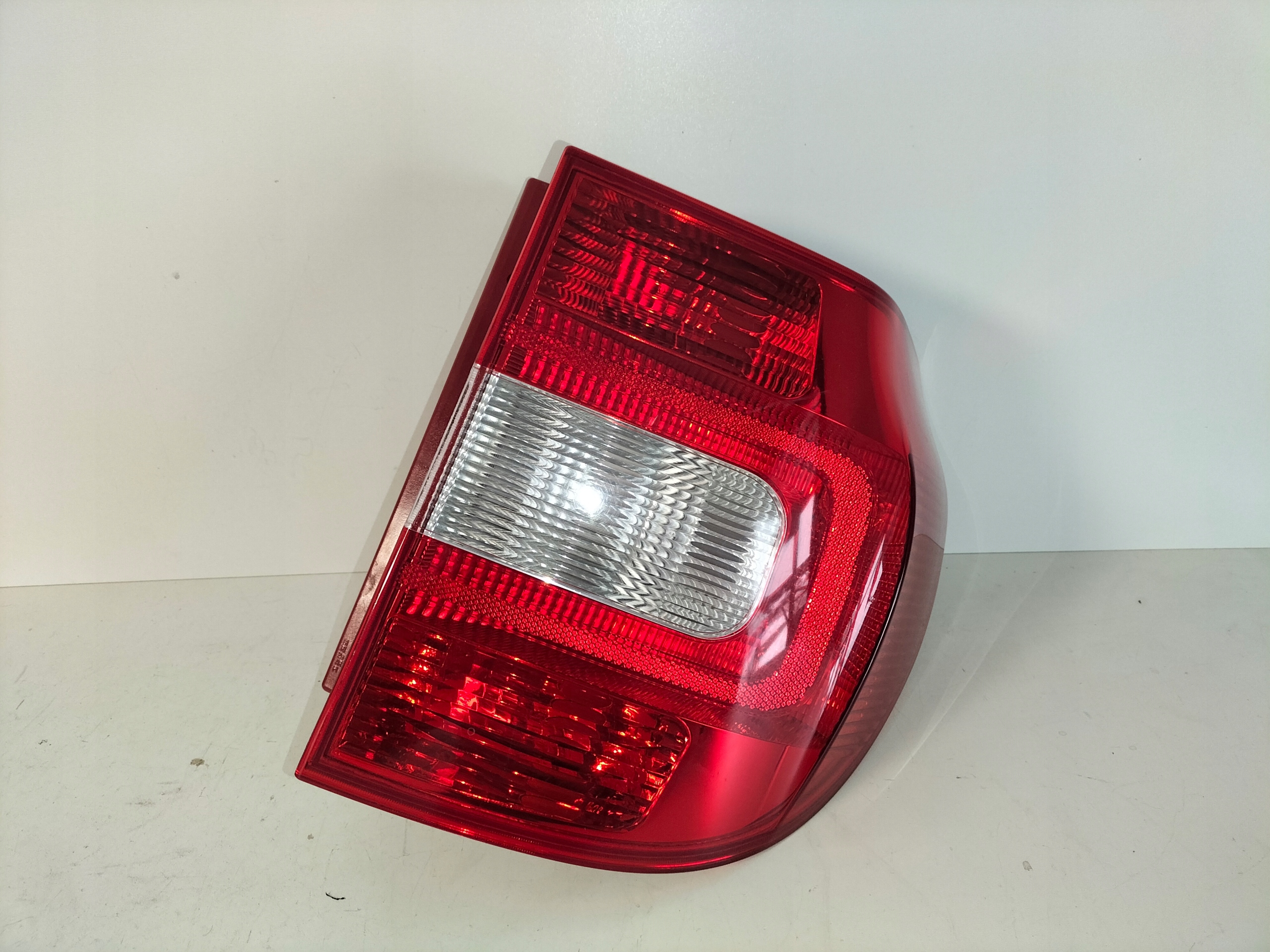 light rear rear part right SKODA YETI 09-13
