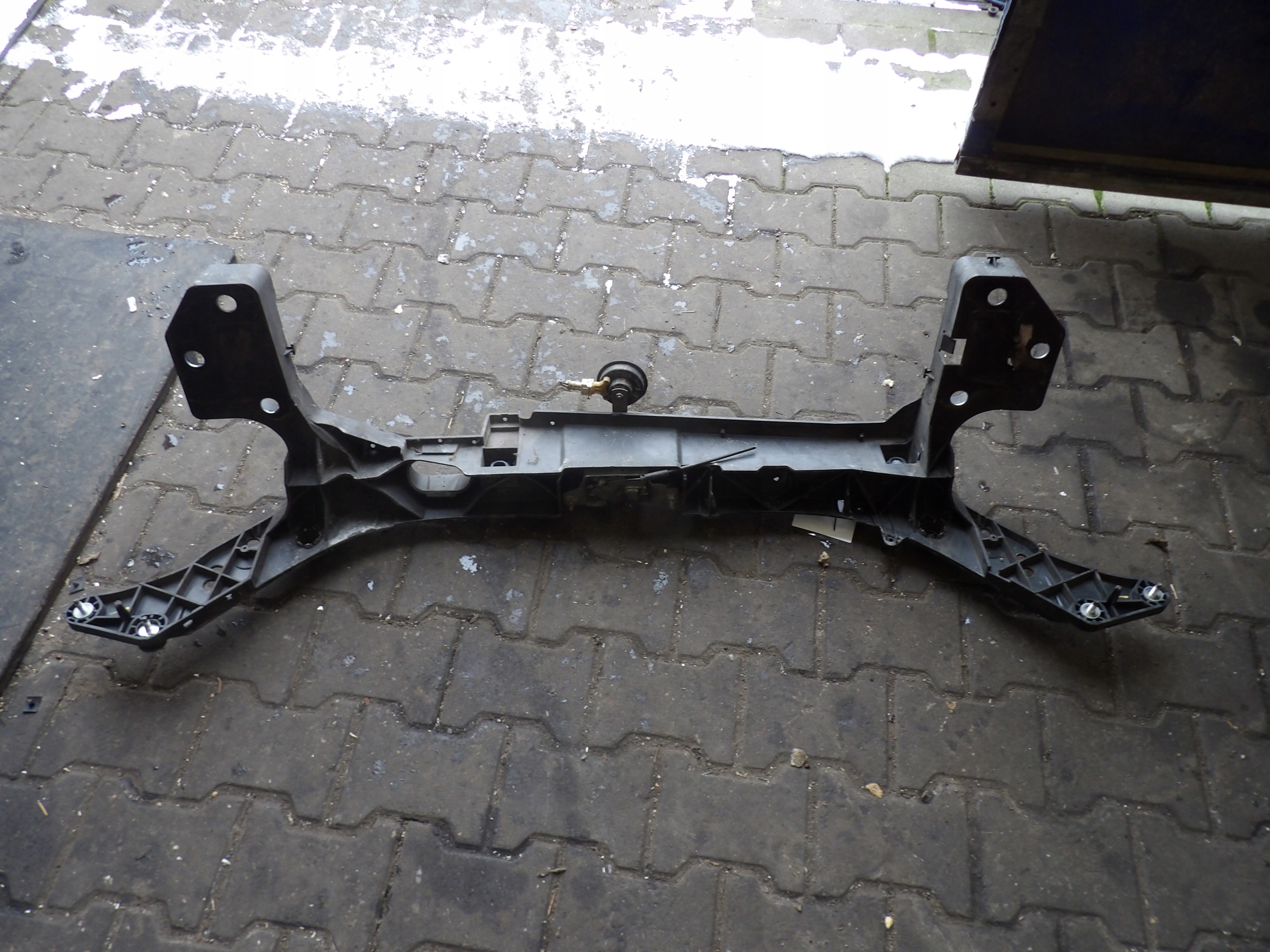 Renault Clio III pillar iron 8200290143
