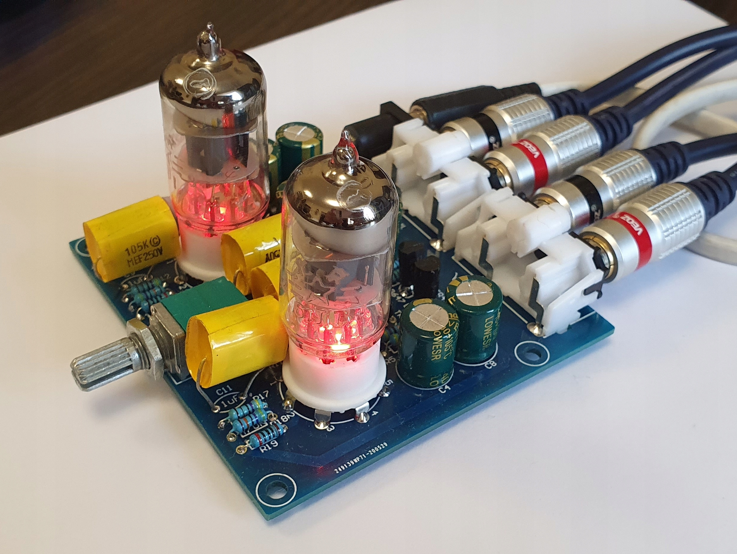 PRZEDWZMACNIACZ BUFOR LAMPOWY 2 X 61J Marka bez marki